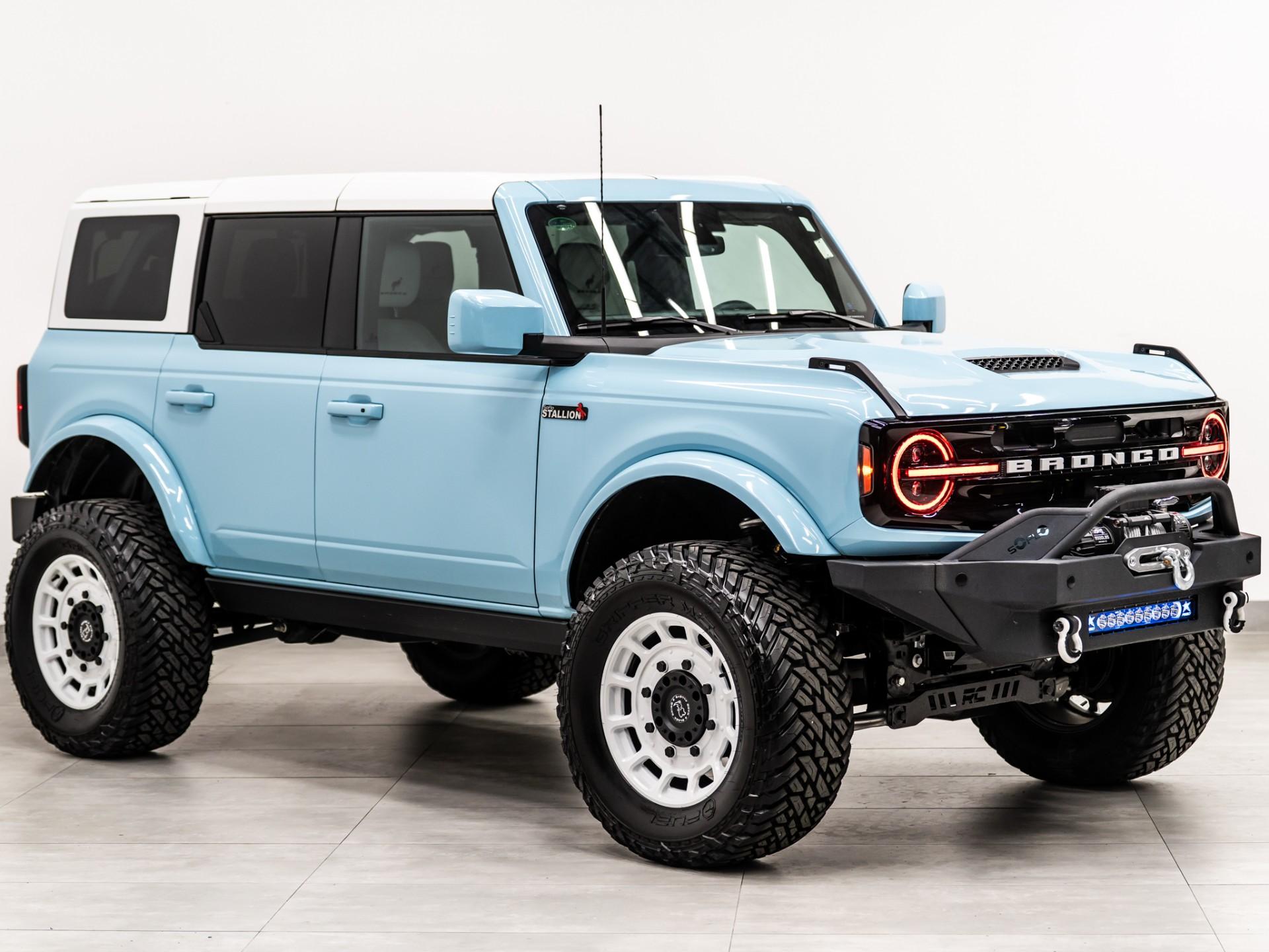 2024 FORD BRONCO 4X4 in Blue, photo 3 of 50