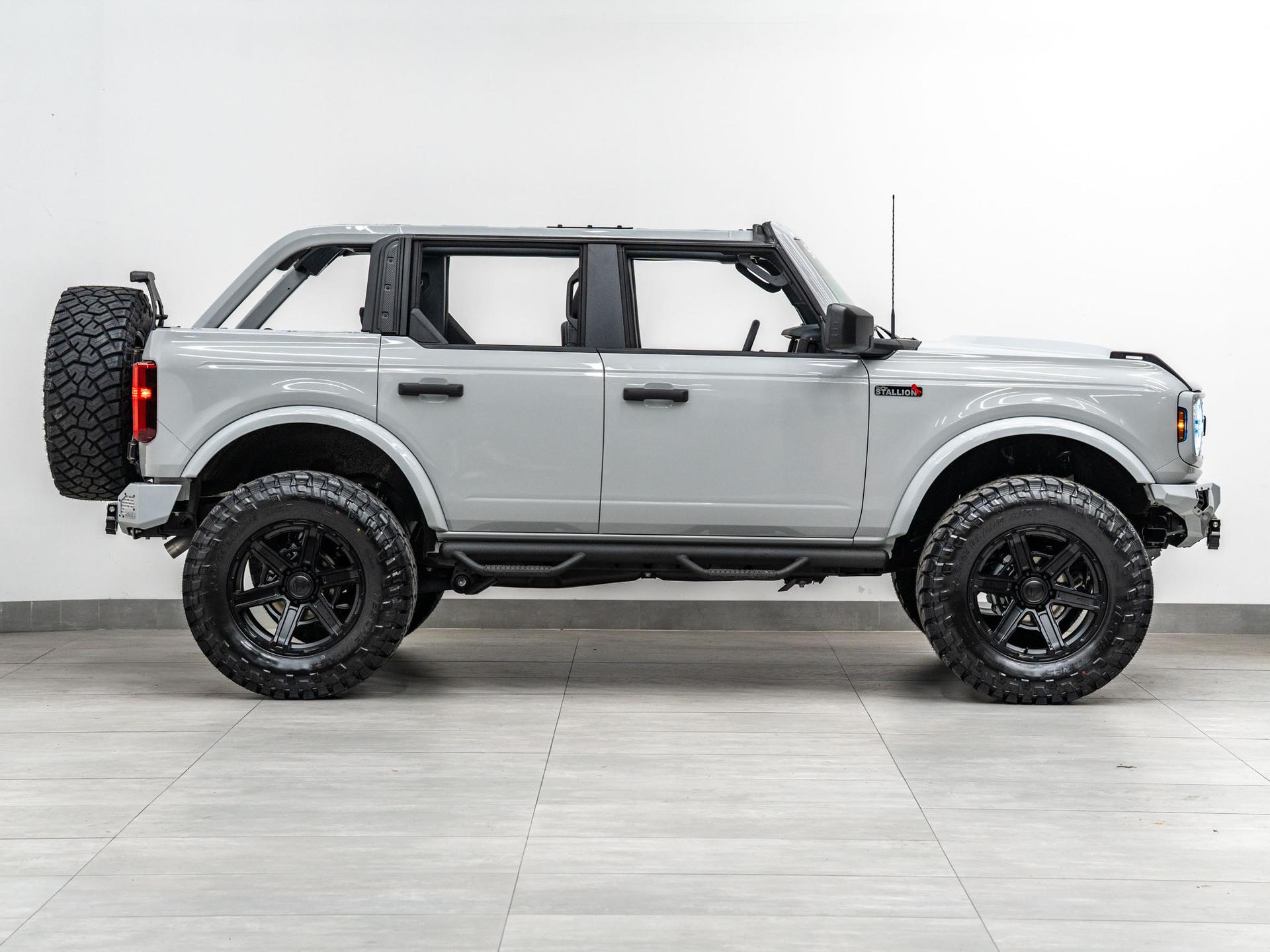 2026 FORD BRONCO 4X4 in Avalanche Gray, photo 19 of 60