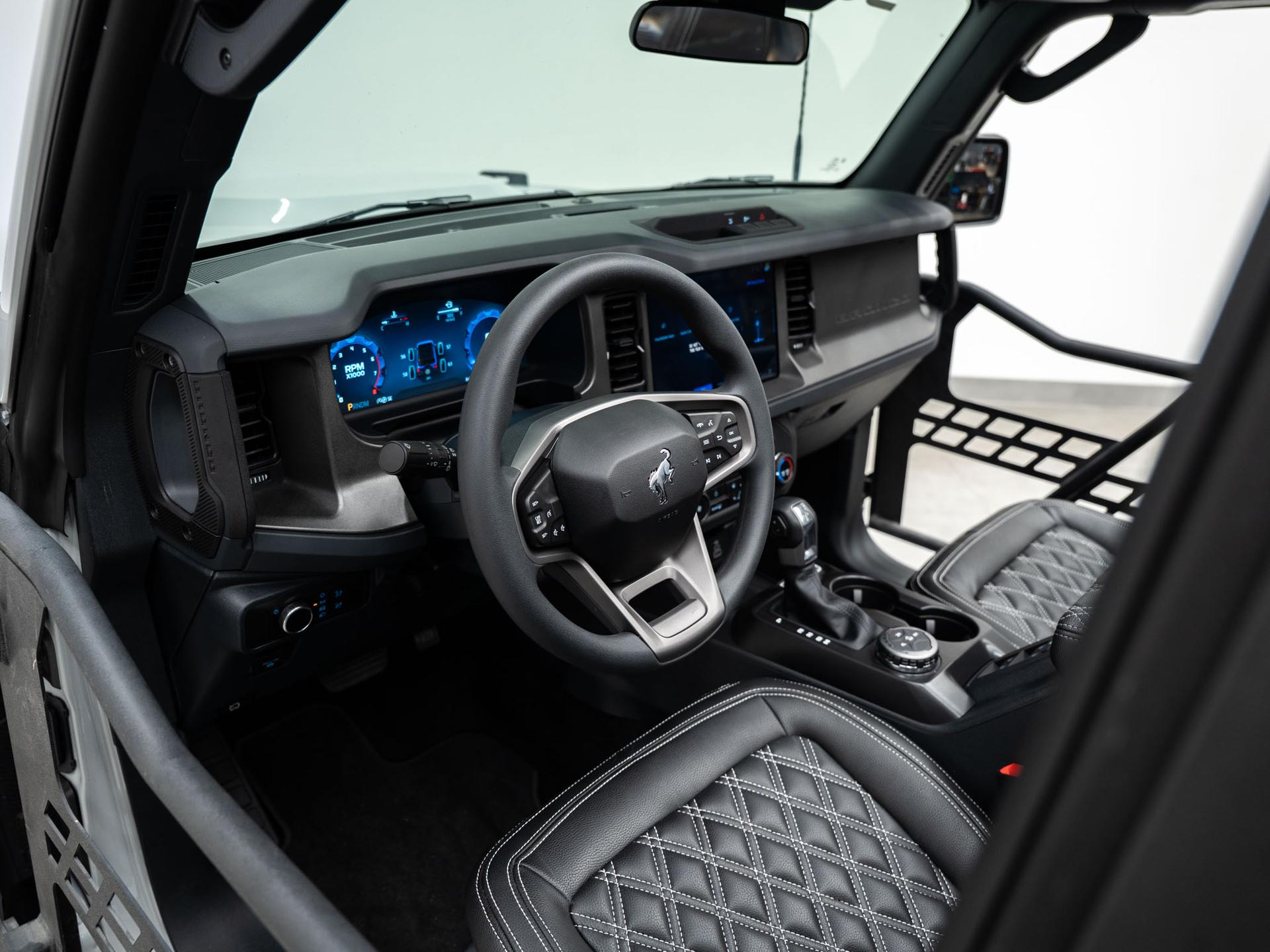 2026 FORD BRONCO 4X4 in Avalanche Gray, photo 35 of 60