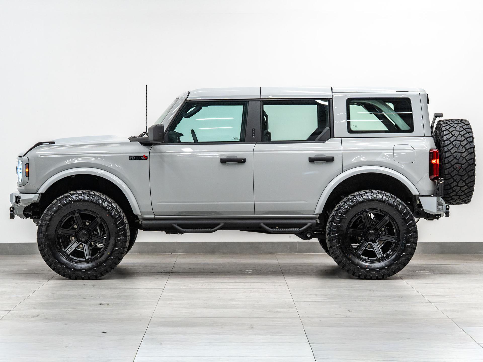 2026 FORD BRONCO 4X4 in Avalanche Gray, photo 11 of 60