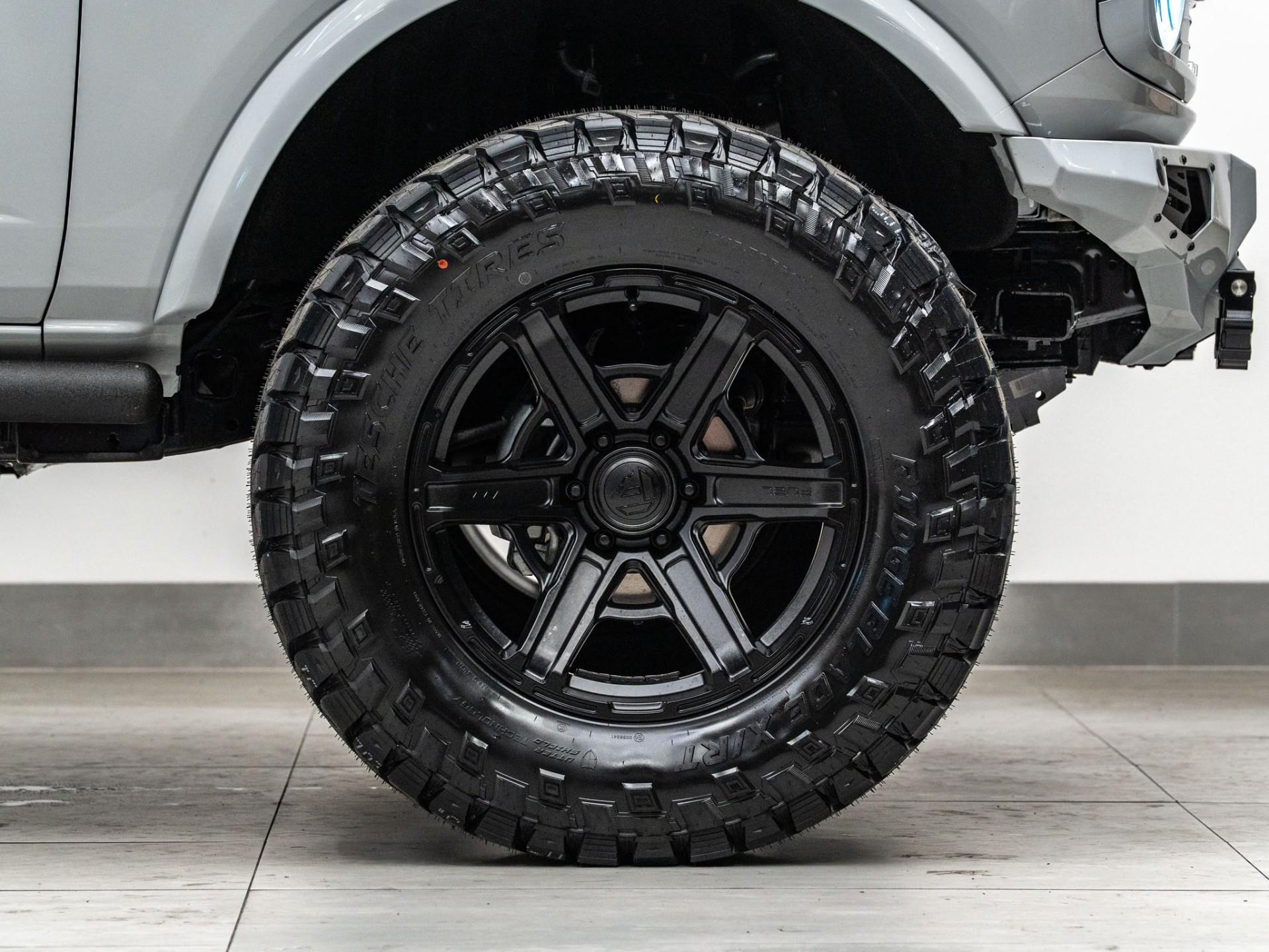 2026 FORD BRONCO 4X4 in Avalanche Gray, photo 12 of 60