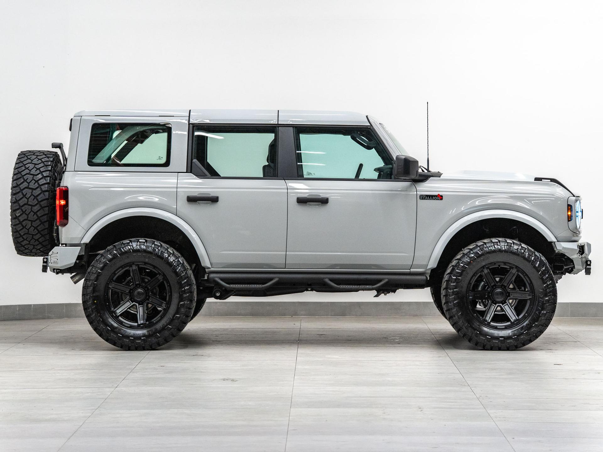 2026 FORD BRONCO 4X4 in Avalanche Gray, photo 6 of 60