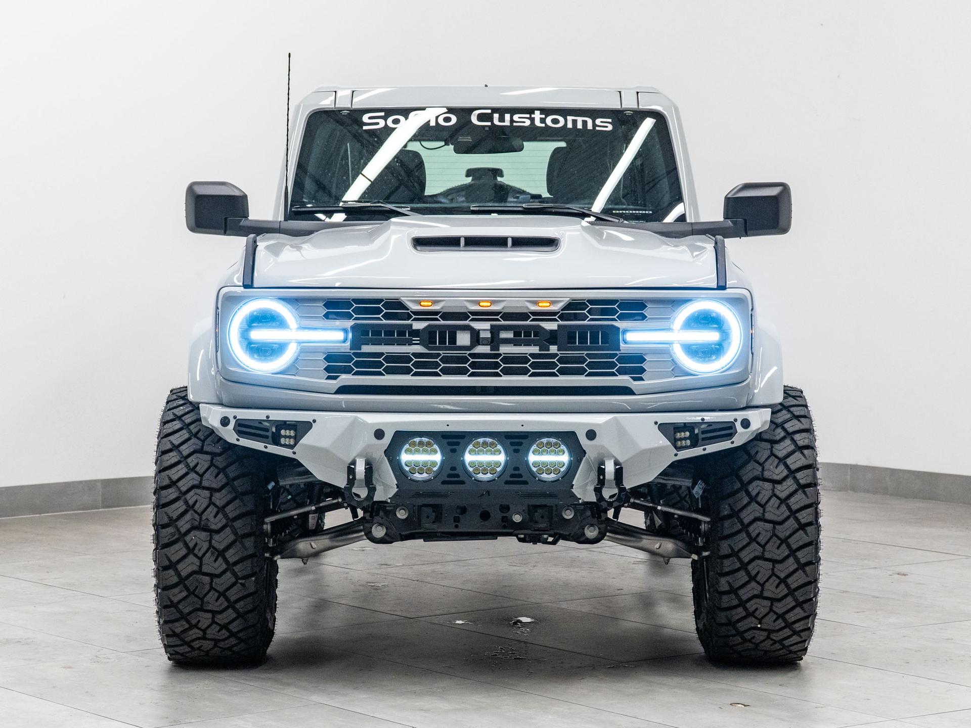 2026 FORD BRONCO 4X4 in Avalanche Gray, photo 2 of 60