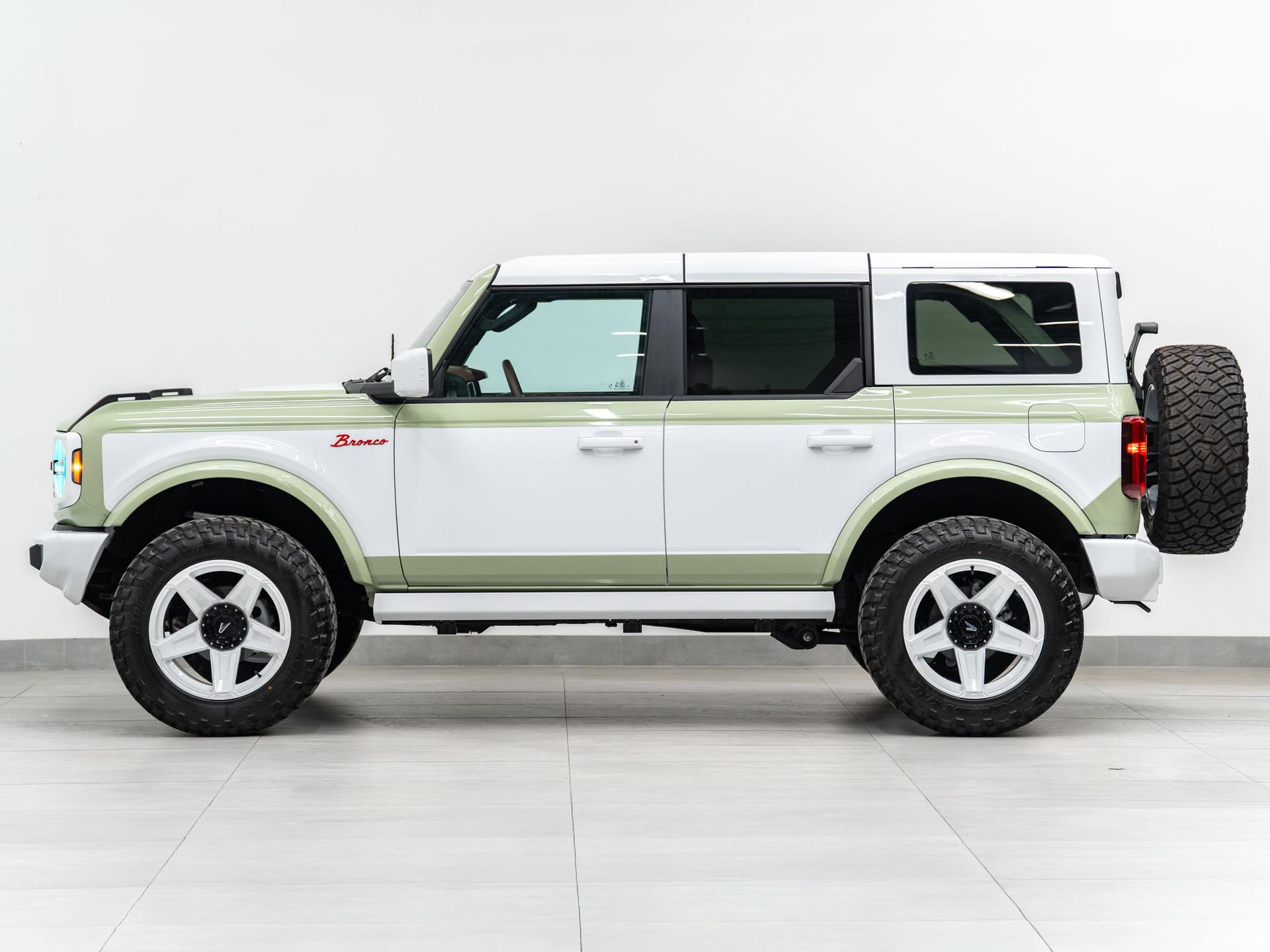 2026 FORD BRONCO 4X4 in Green, photo 16 of 60