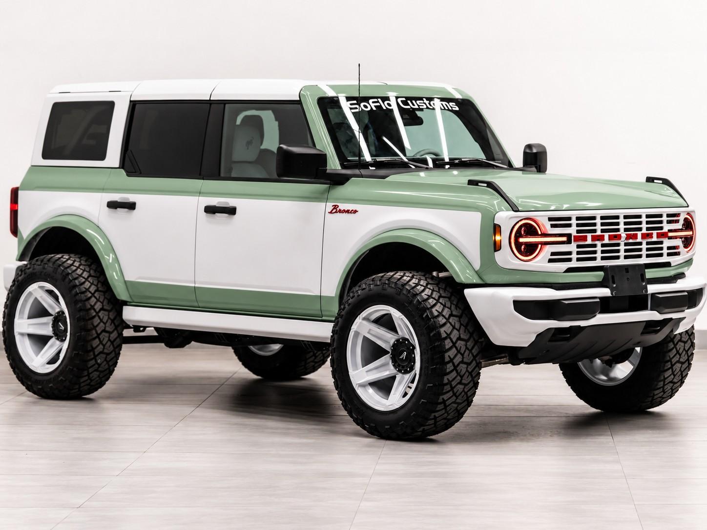 2026 FORD BRONCO 4X4 in Green, photo 3 of 5