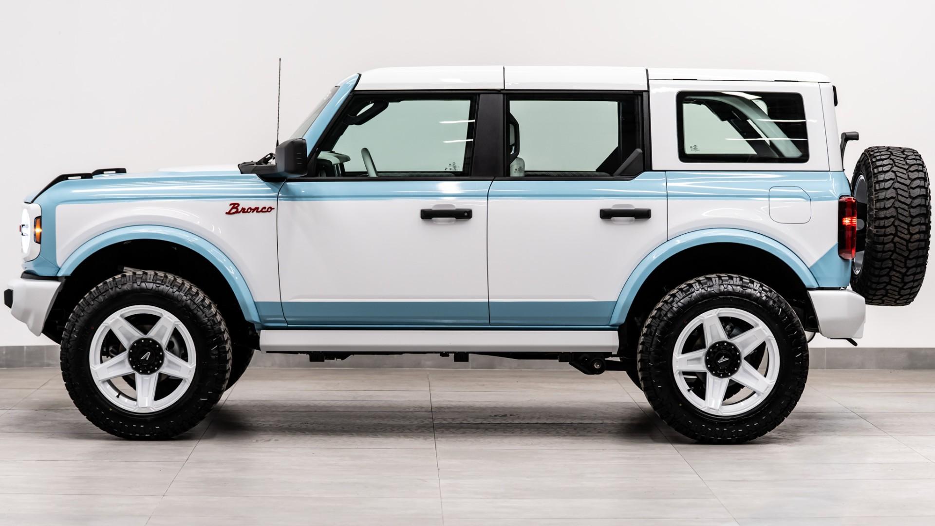 2026 FORD BRONCO 4X4 in Blue, photo 18 of 54