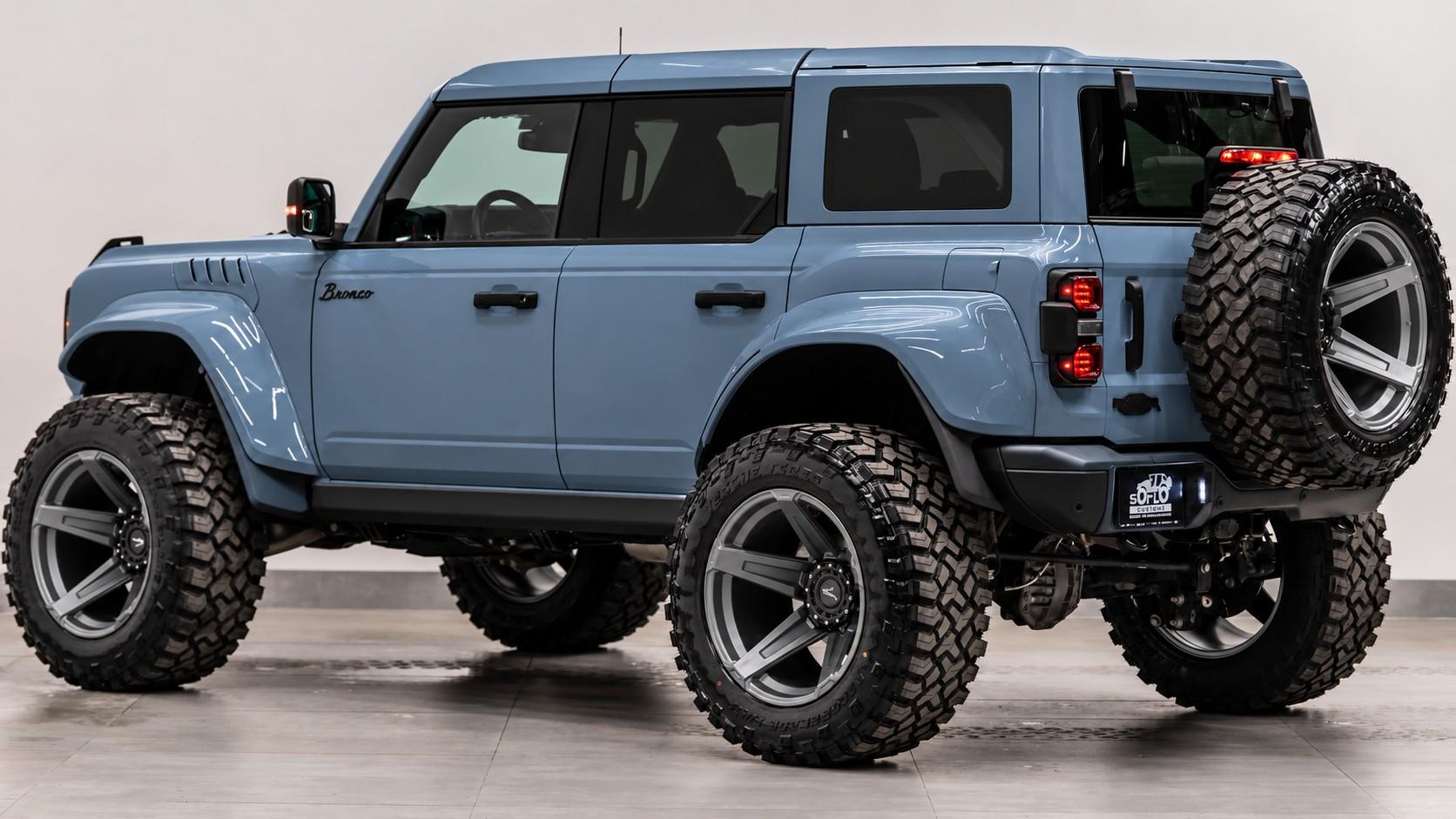 2025 FORD BRONCO 4X4 in Azure Gray Metallic Tri-coat, photo 6 of 13