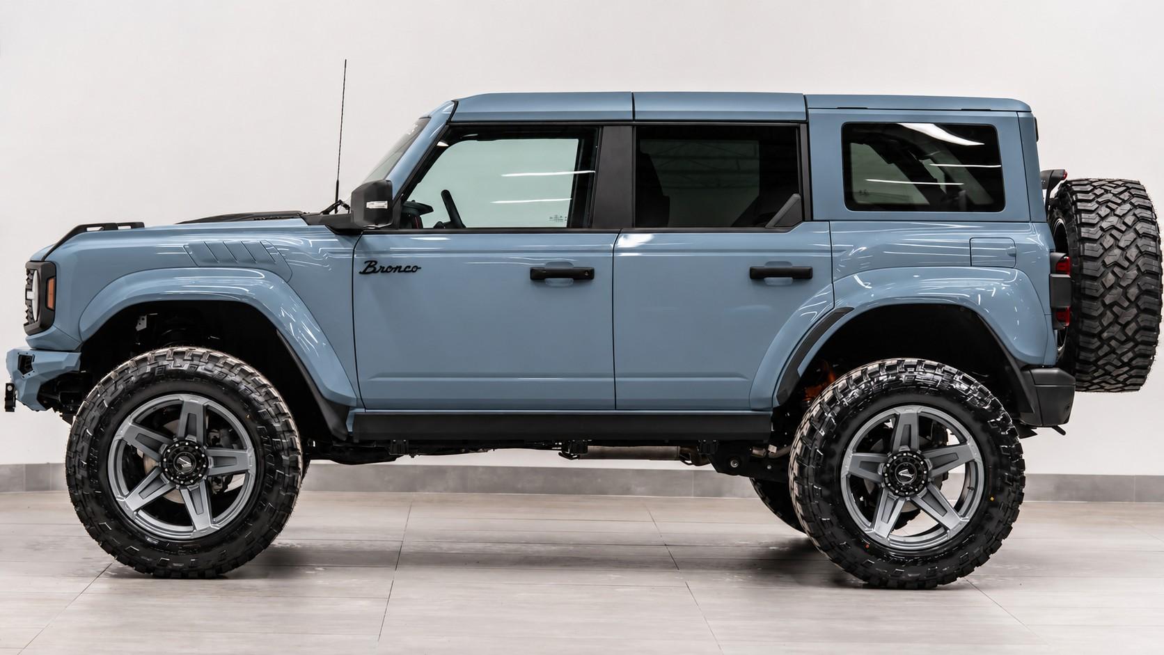 2025 FORD BRONCO 4X4 in Azure Gray Metallic Tri-coat, photo 7 of 13