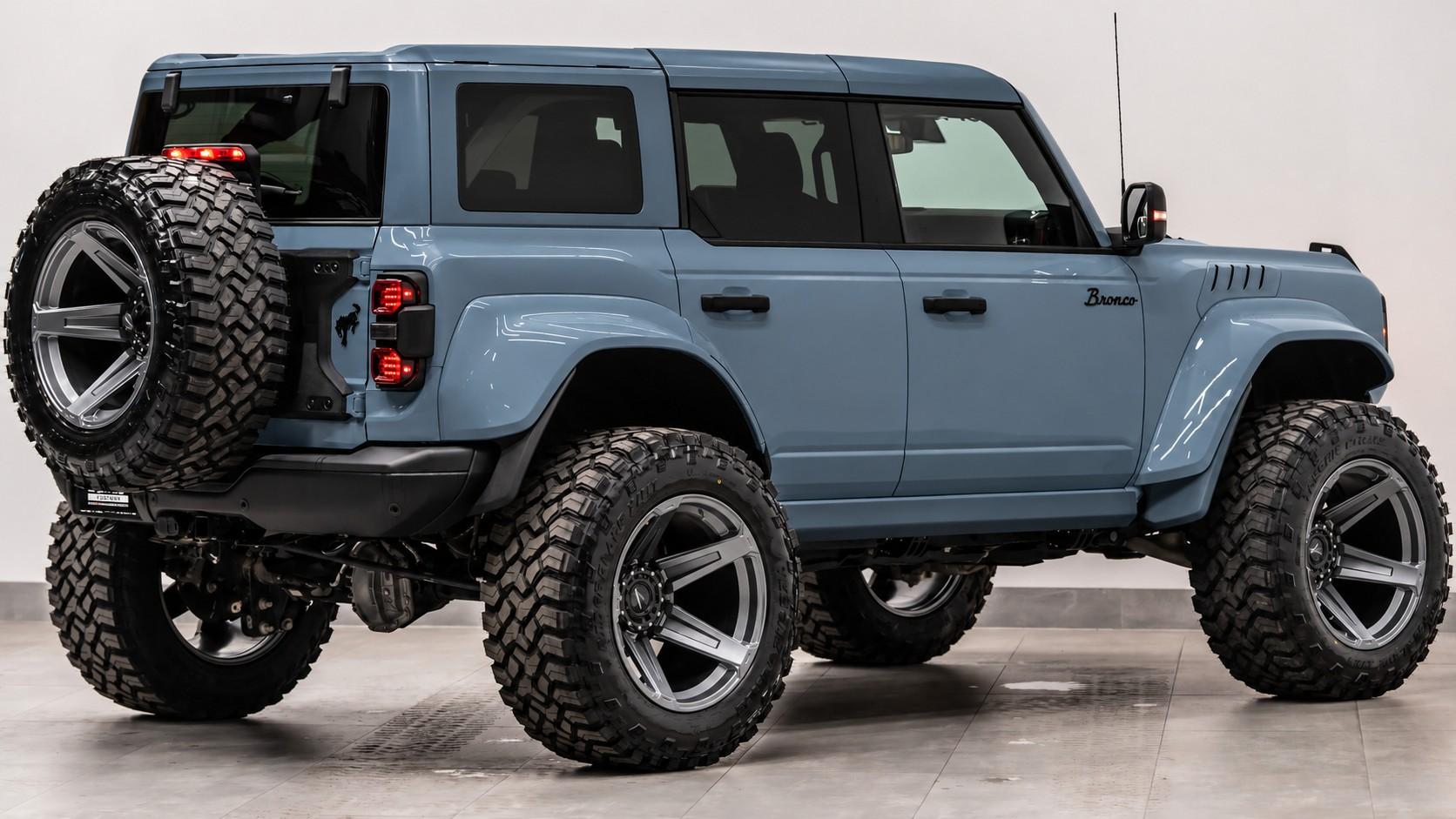 2025 FORD BRONCO 4X4 in Azure Gray Metallic Tri-coat, photo 9 of 13