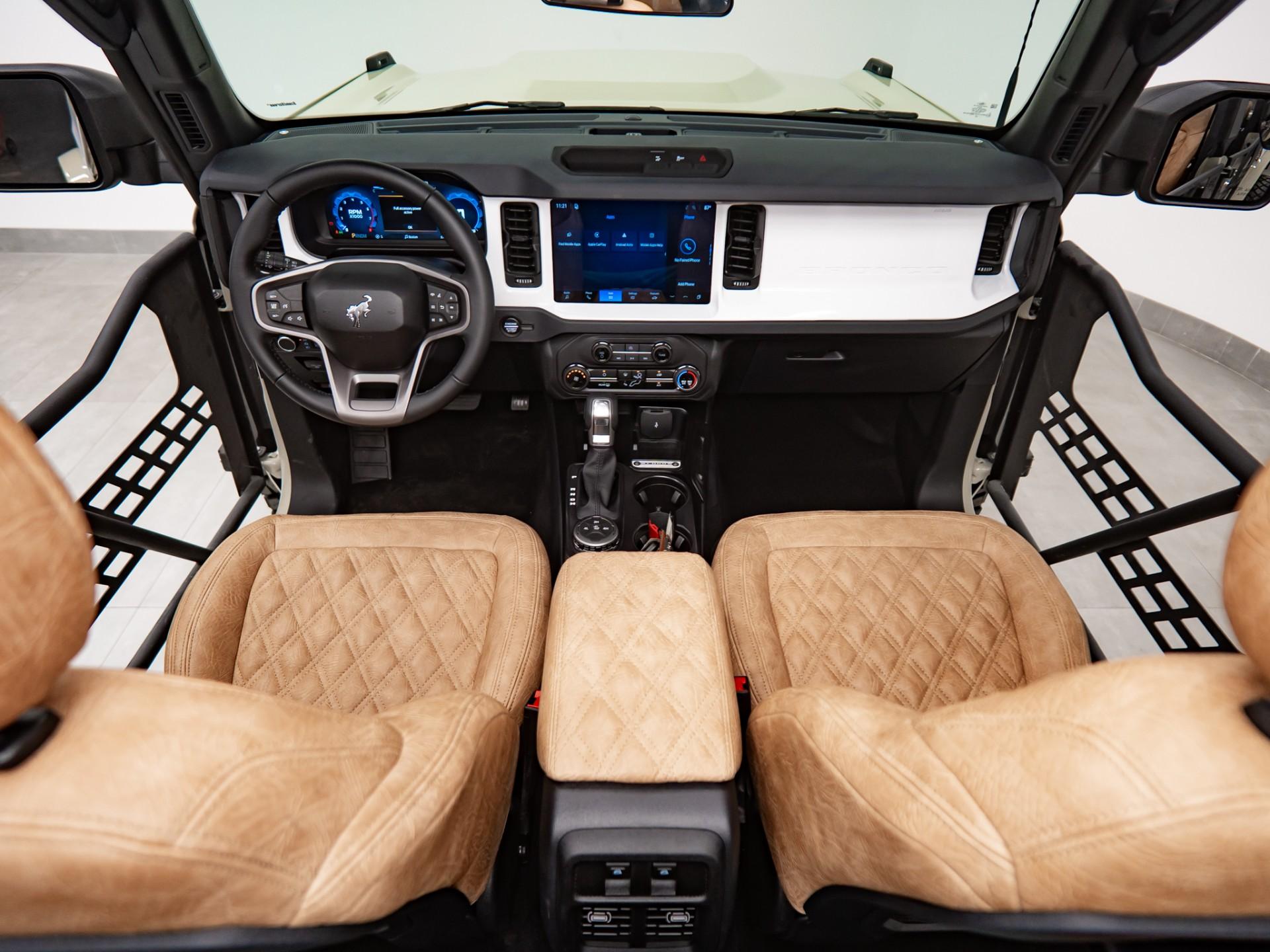2026 FORD BRONCO 4X4 in Desert Sand, photo 4 of 5