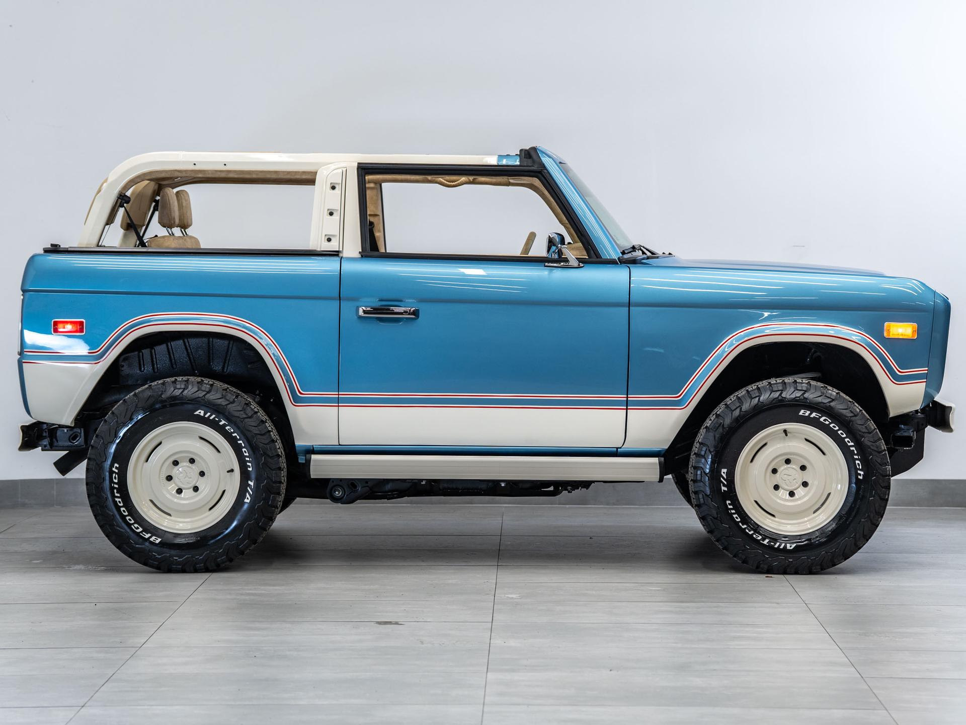 2026 FORD BRONCO in Blue, photo 15 of 45