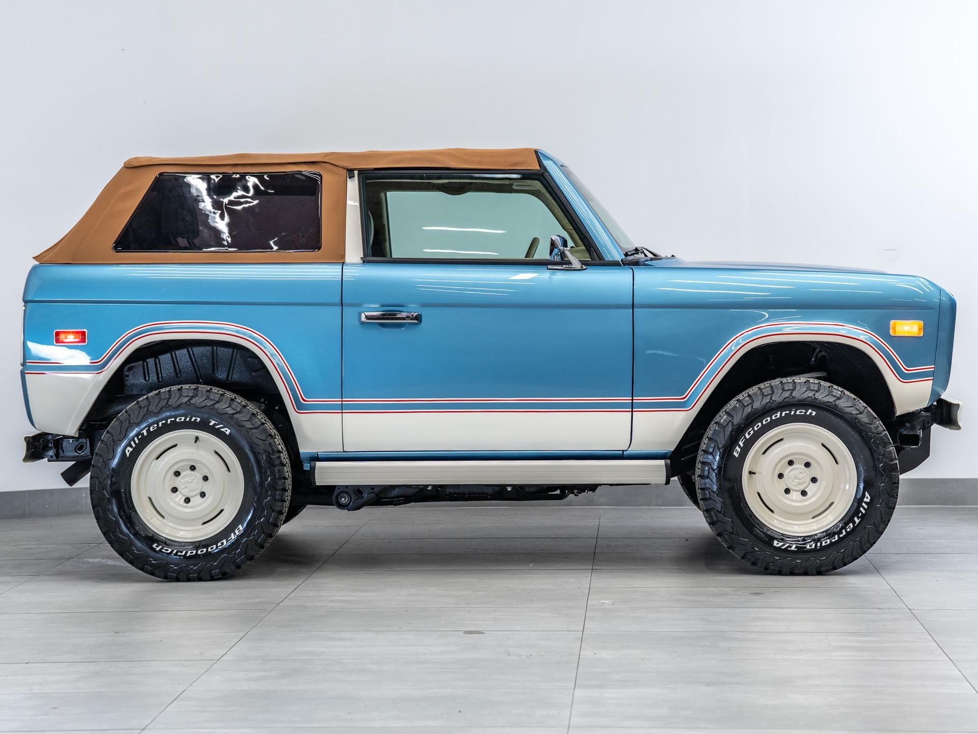 2026 FORD BRONCO in Blue, photo 8 of 45
