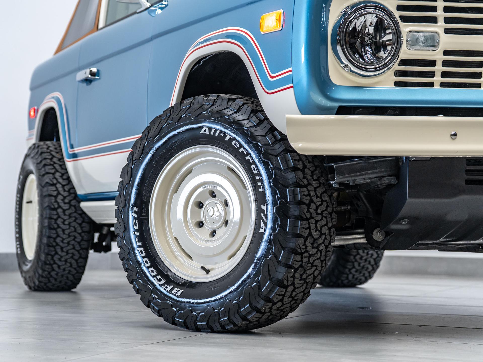 2026 FORD BRONCO in Blue, photo 16 of 45