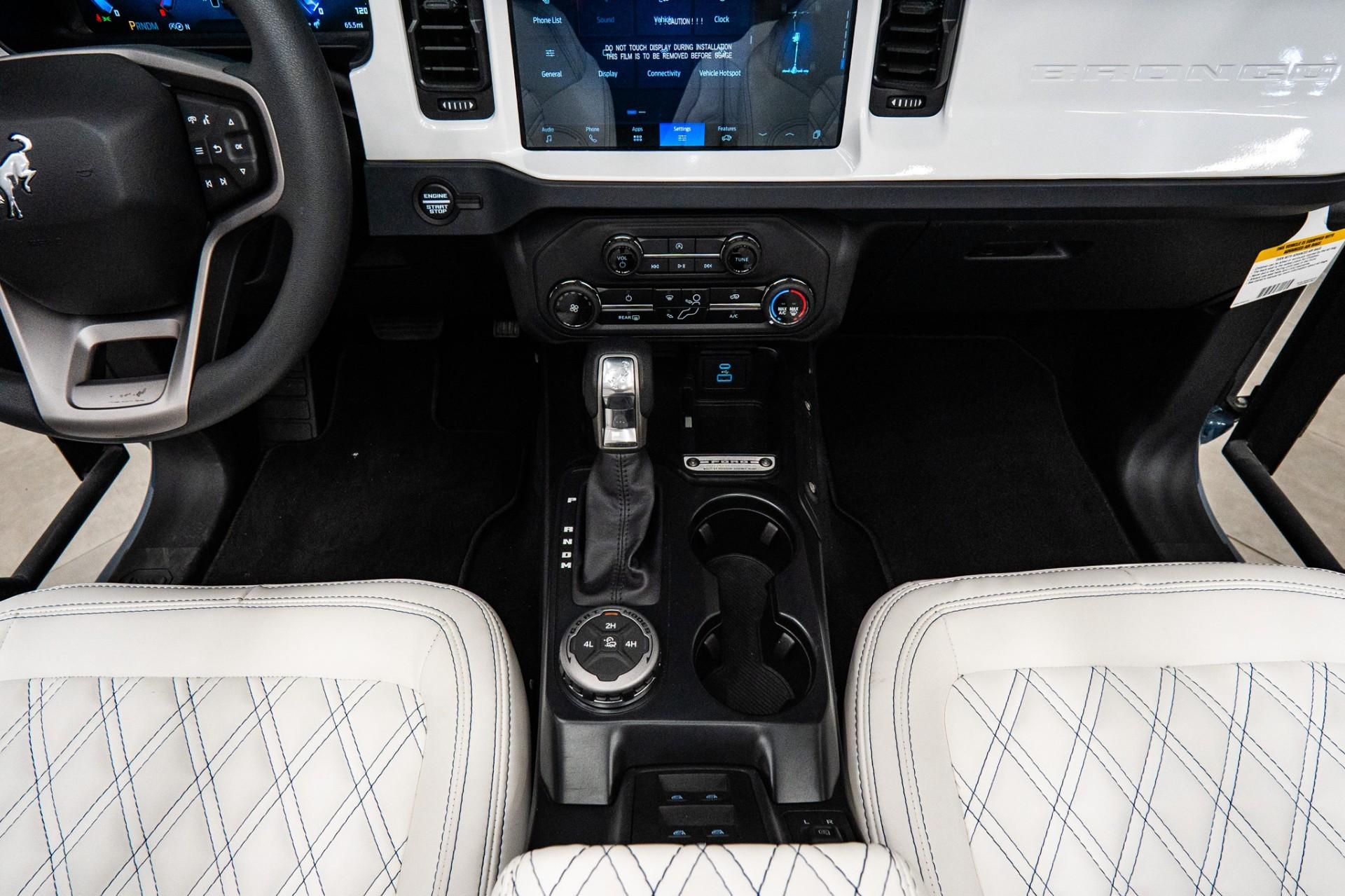 2025 FORD BRONCO 4X4 in Azure Gray Metallic Tri-coat, photo 24 of 33