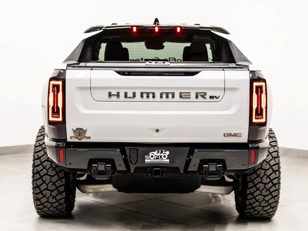 2022 GMC HUMMER EV 3X in INTERSTELLAR WHITE, photo 7 of 10
