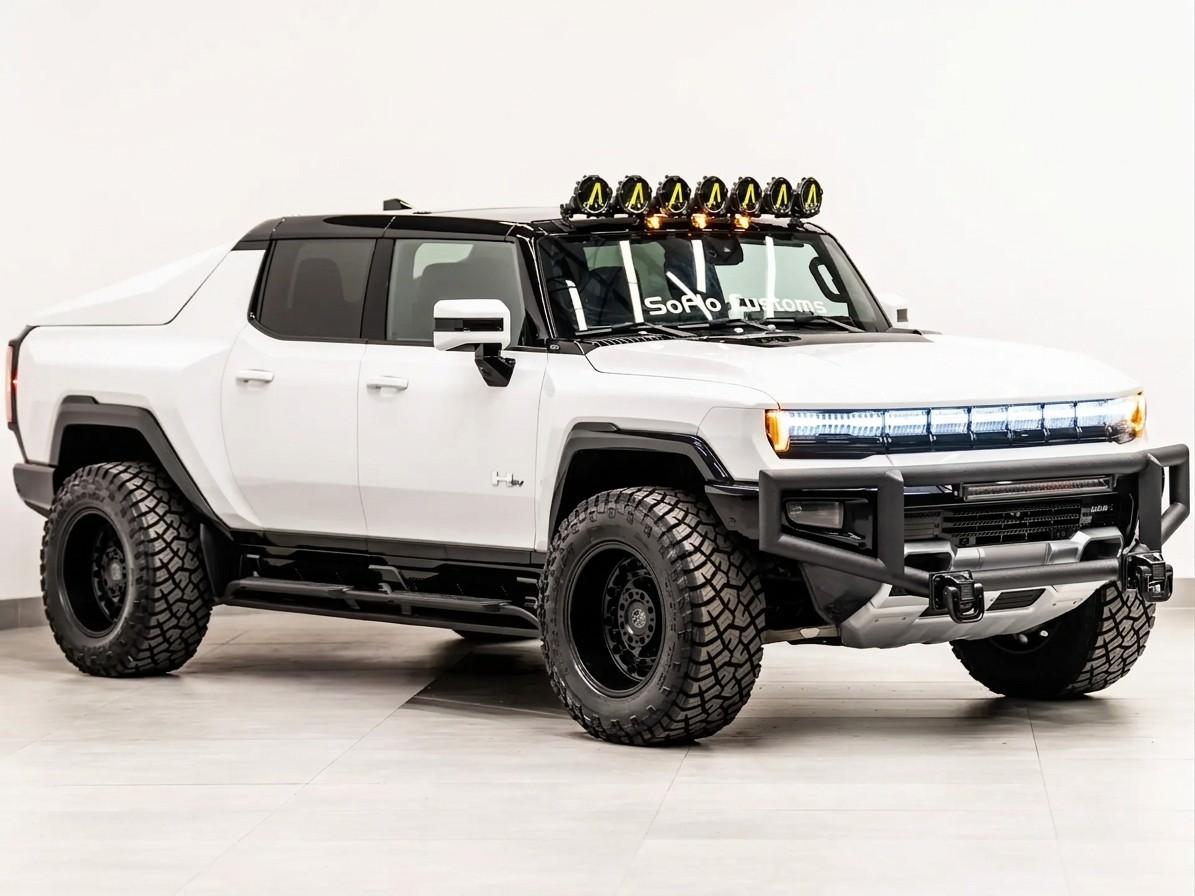 2022 GMC HUMMER EV 3X in INTERSTELLAR WHITE, photo 3 of 10