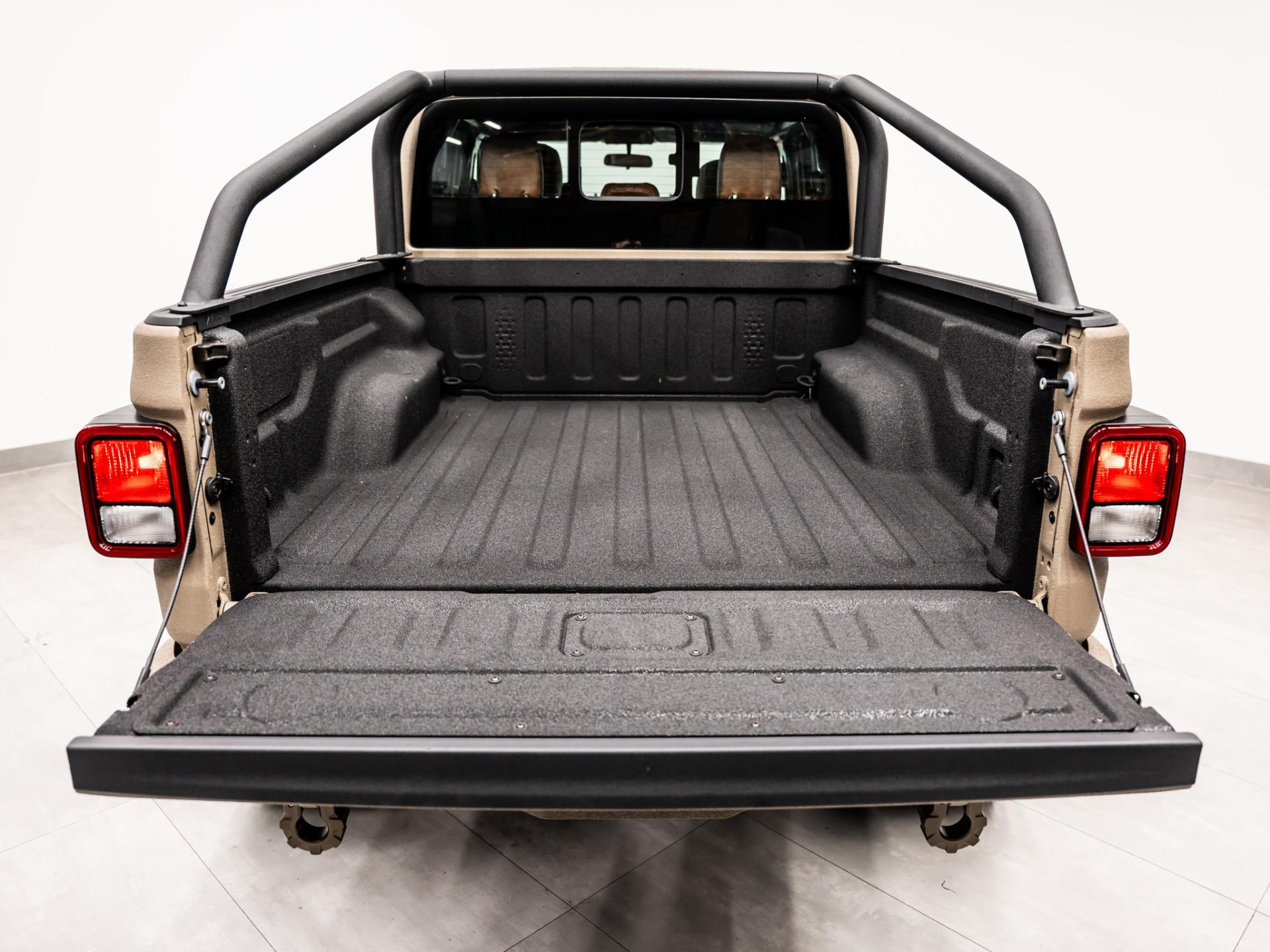 2026 JEEP GLADIATOR 4X4 in Tan, photo 15 of 60