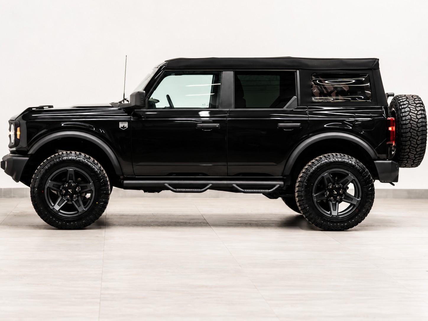 2025 FORD BRONCO 4X4 in Shadow Black, photo 11 of 28