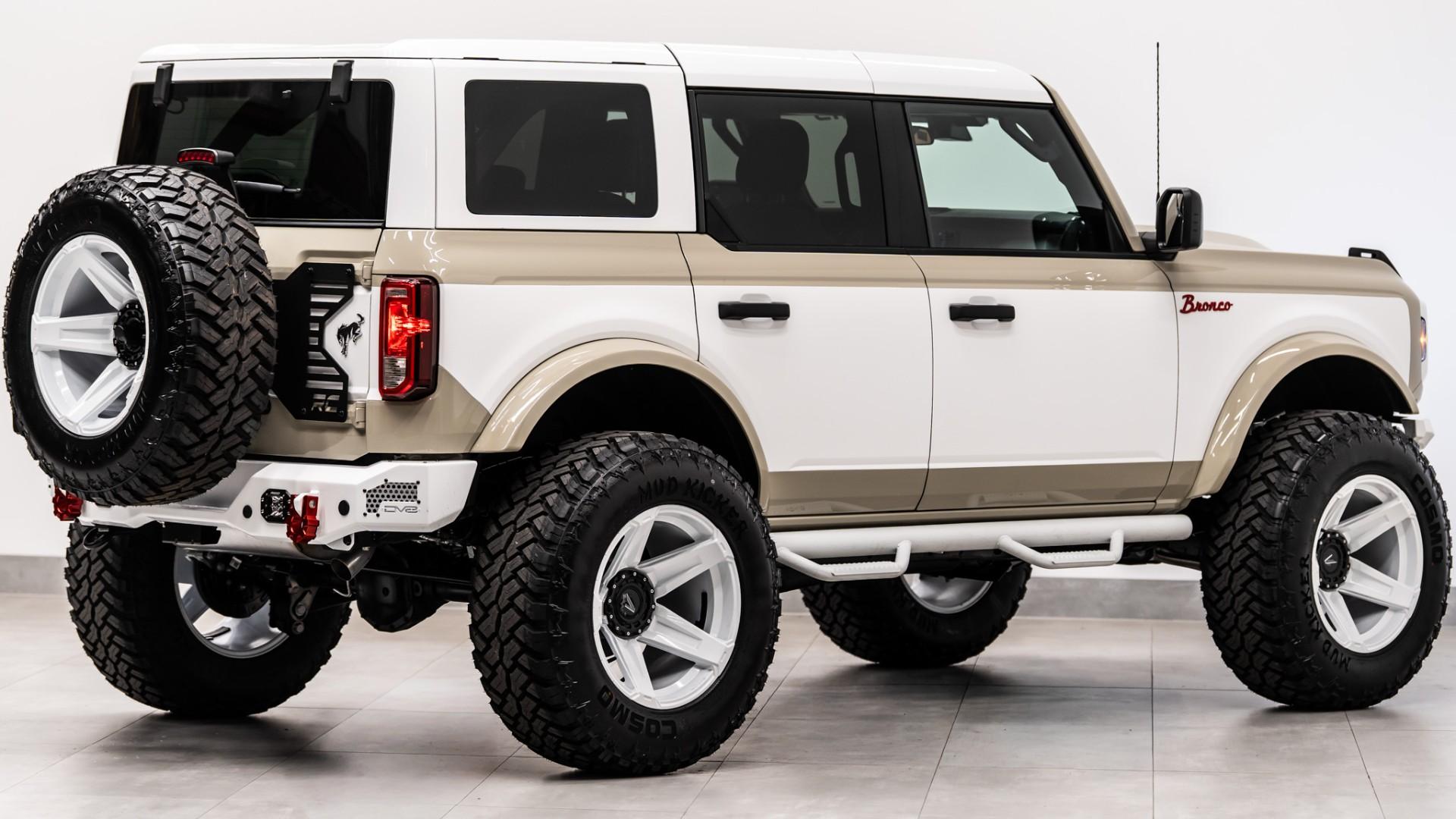 2026 FORD BRONCO 4X4 in Tan, photo 14 of 60