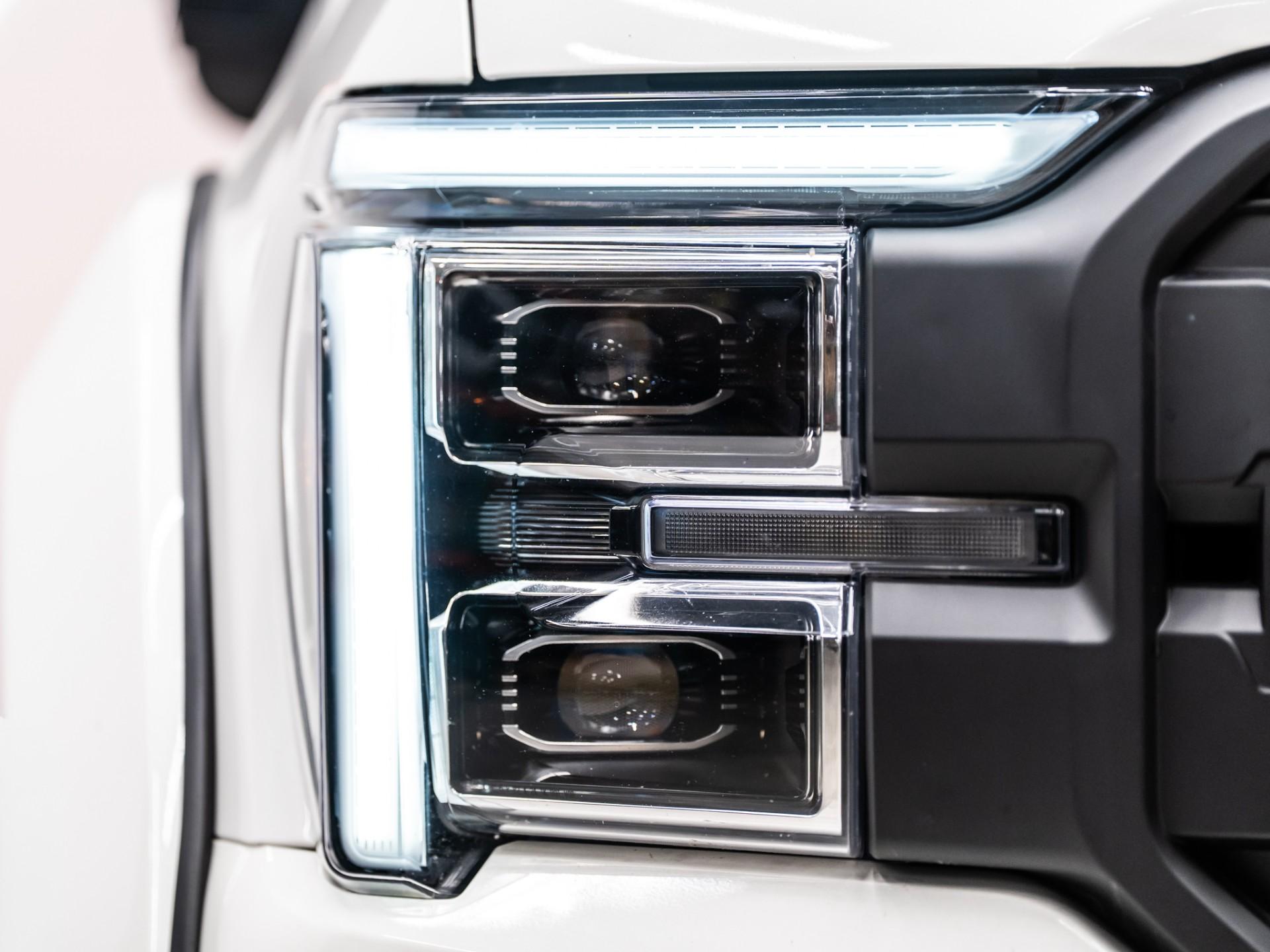 2025 FORD F-150 LARIAT 4X4 in Oxford White, photo 43 of 48