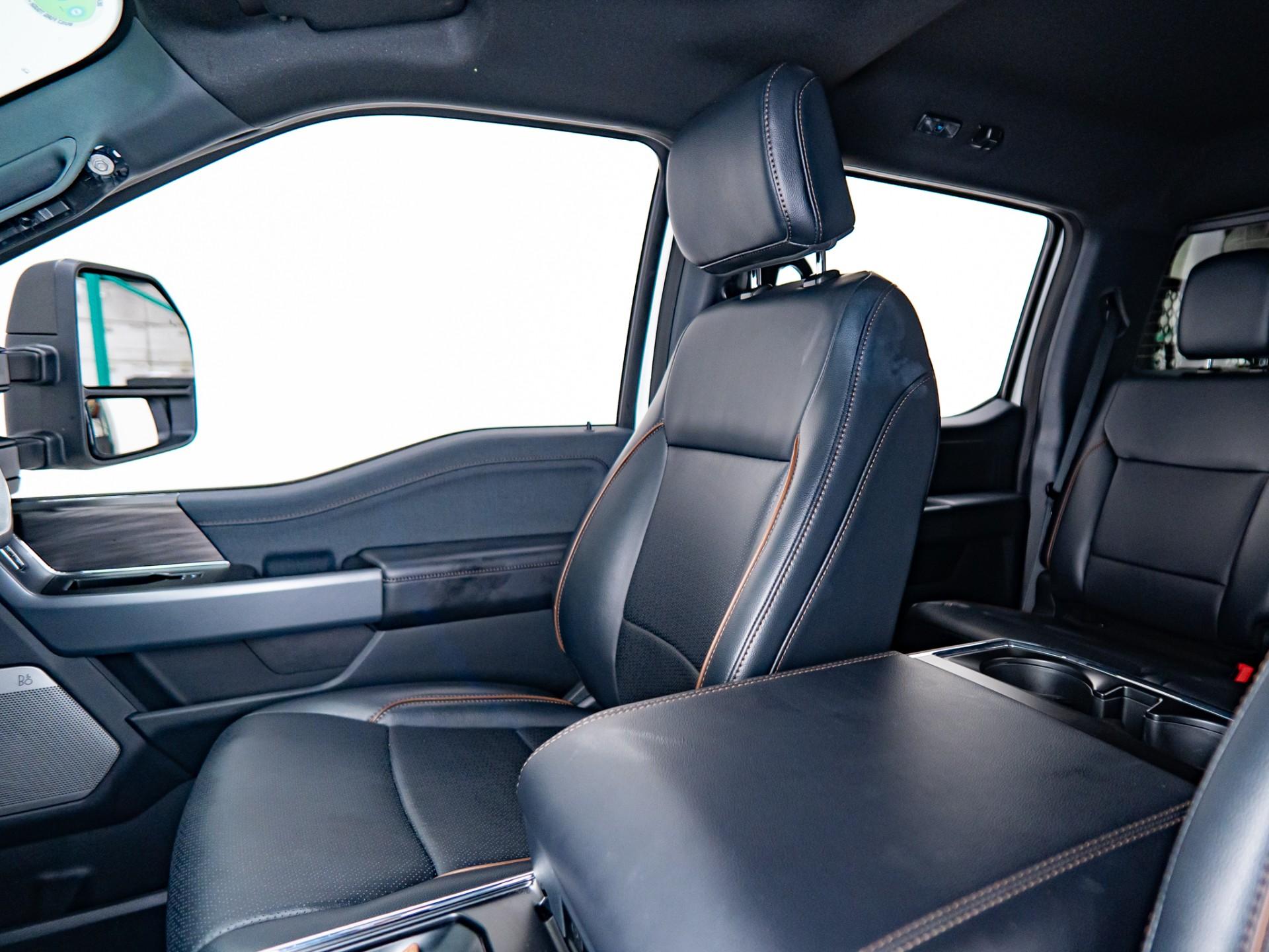 2025 FORD F-150 LARIAT 4X4 in Oxford White, photo 21 of 48