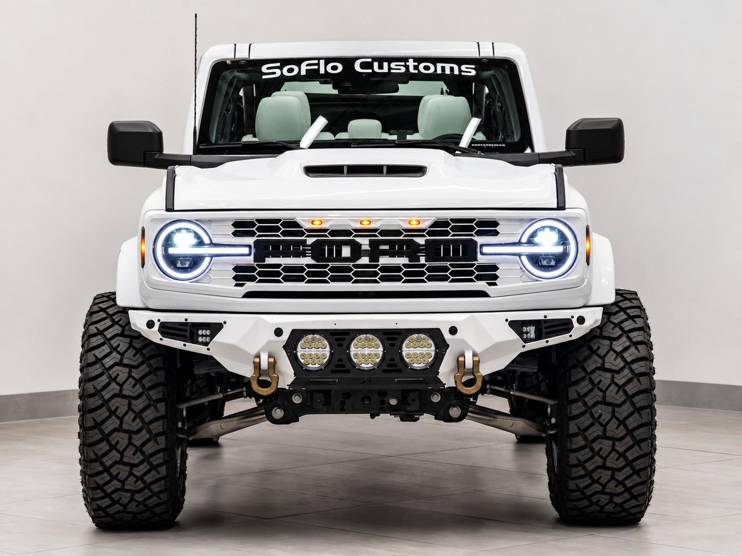 2025 FORD BRONCO 4X4 in Oxford White, photo 2 of 17