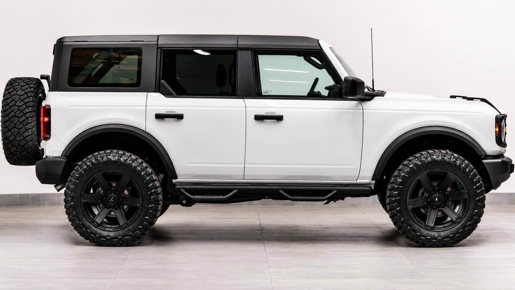 2026 FORD BRONCO 4X4 in Oxford White, photo 7 of 22