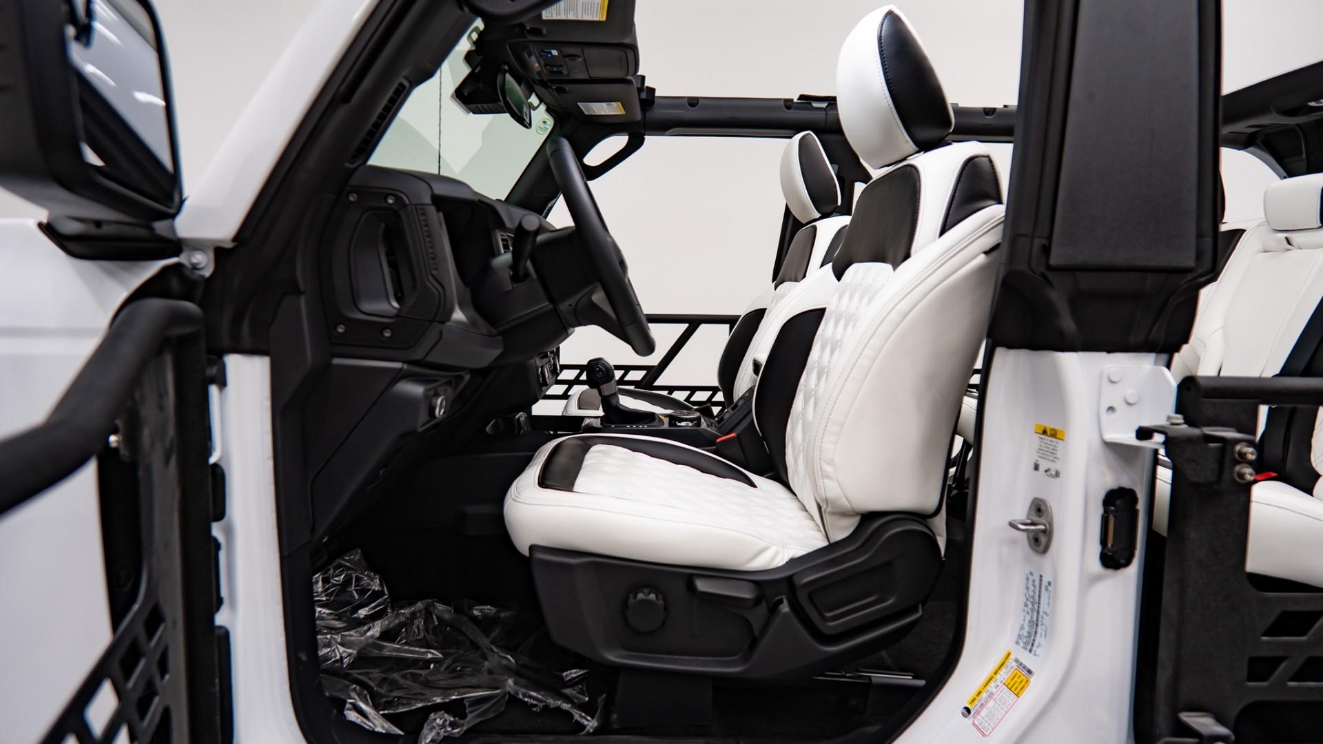 2026 FORD BRONCO 4X4 in Oxford White, photo 18 of 22