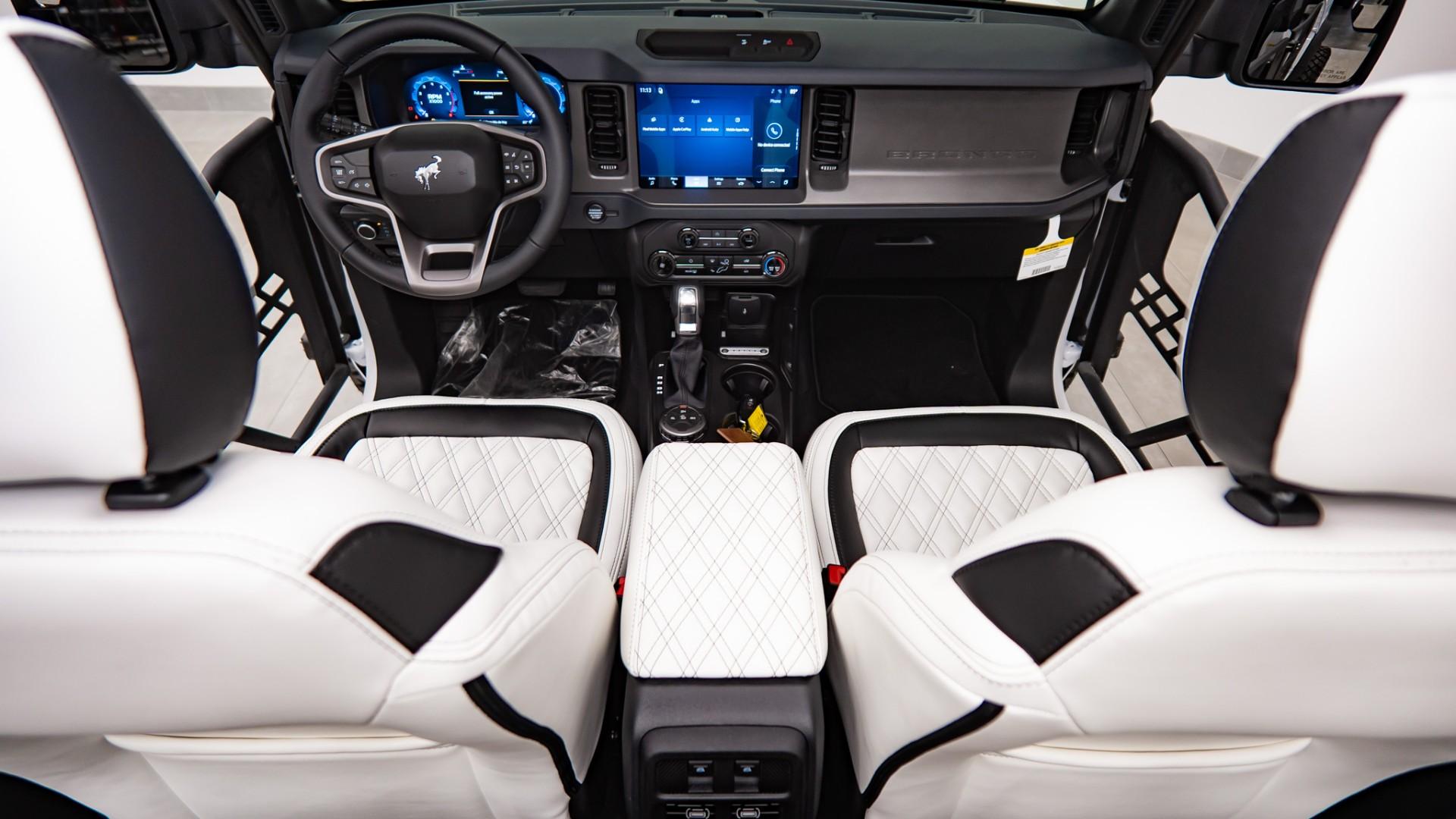 2026 FORD BRONCO 4X4 in Oxford White, photo 4 of 22