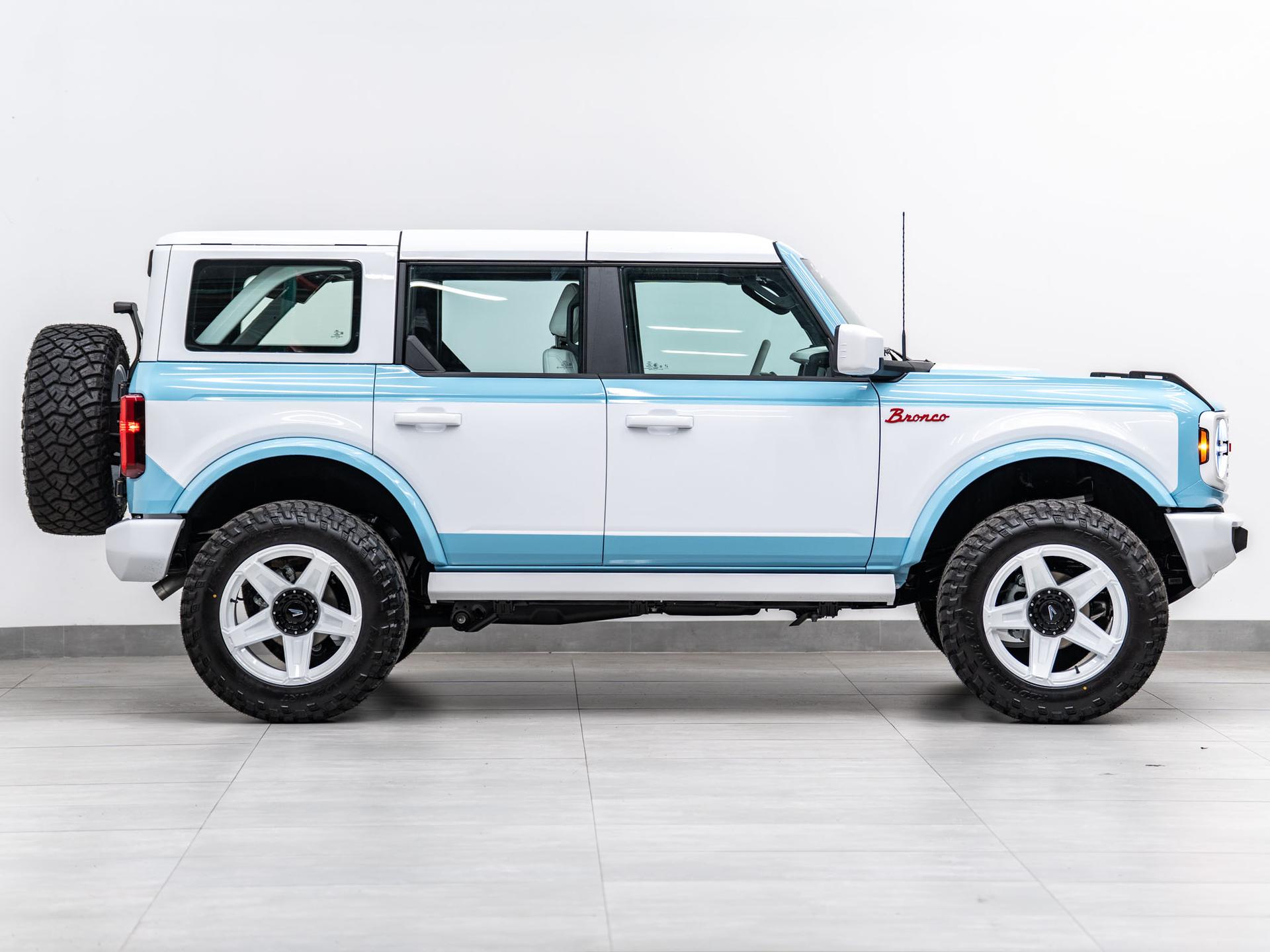 2026 FORD BRONCO 4X4 in Blue, photo 11 of 60