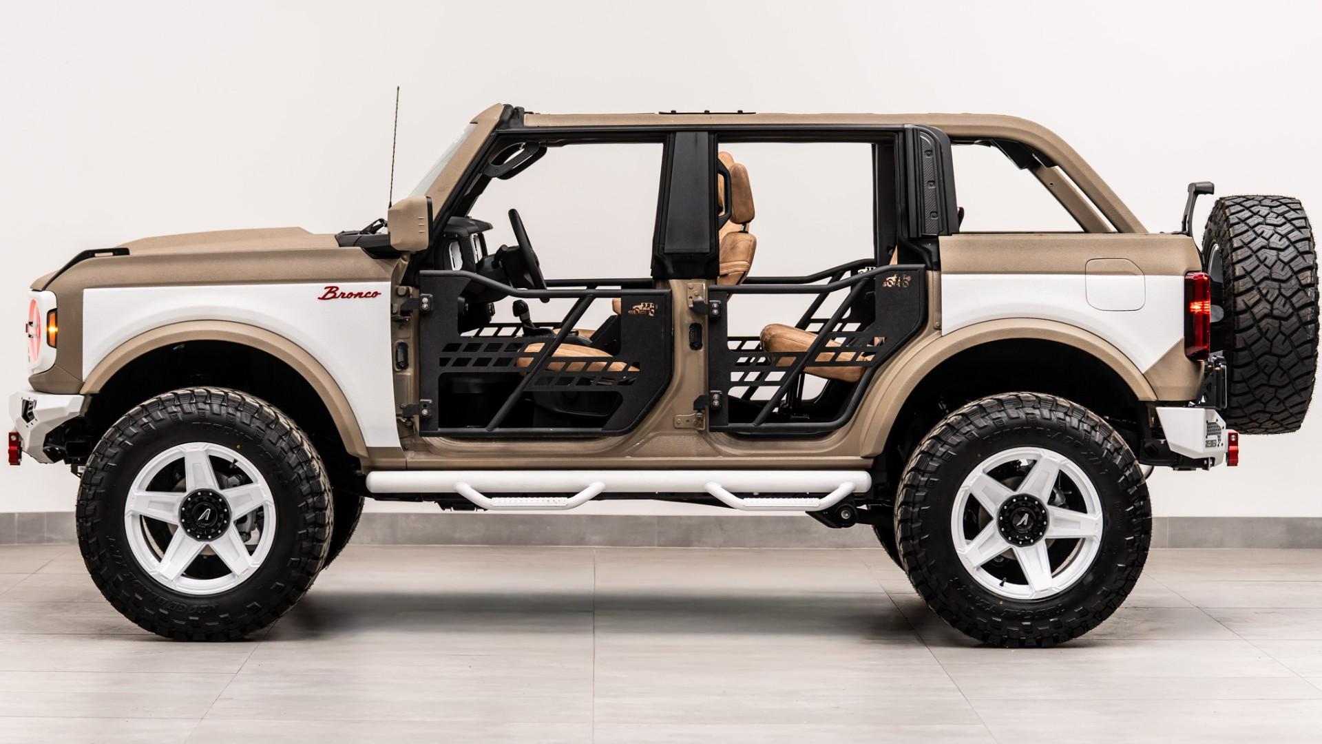 2026 FORD BRONCO 4X4 in Tan, photo 21 of 58