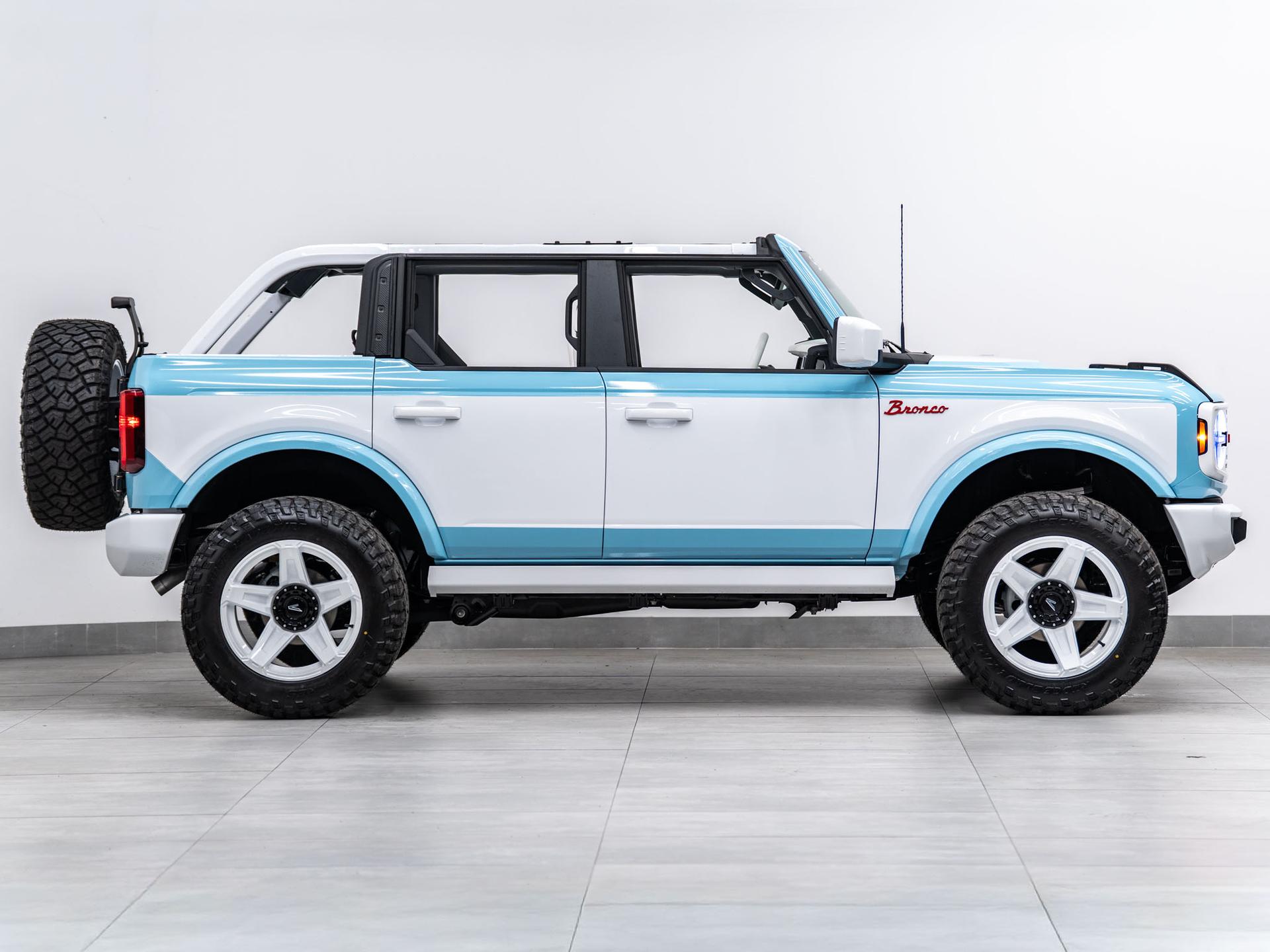 2026 FORD BRONCO 4X4 in Blue, photo 21 of 51