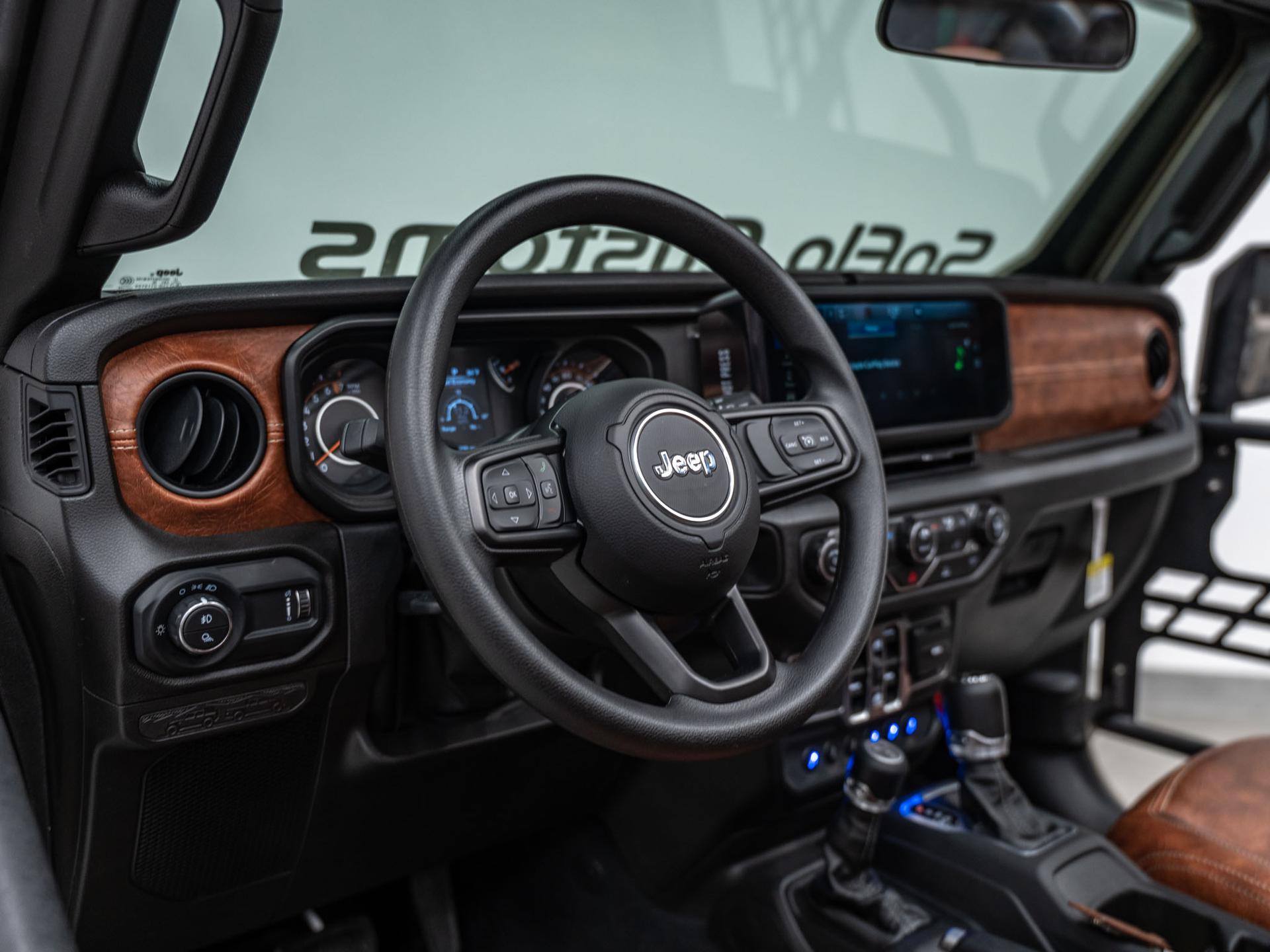 2026 JEEP GLADIATOR in BRIGHT WHITE CLEARCOAT, photo 31 of 59
