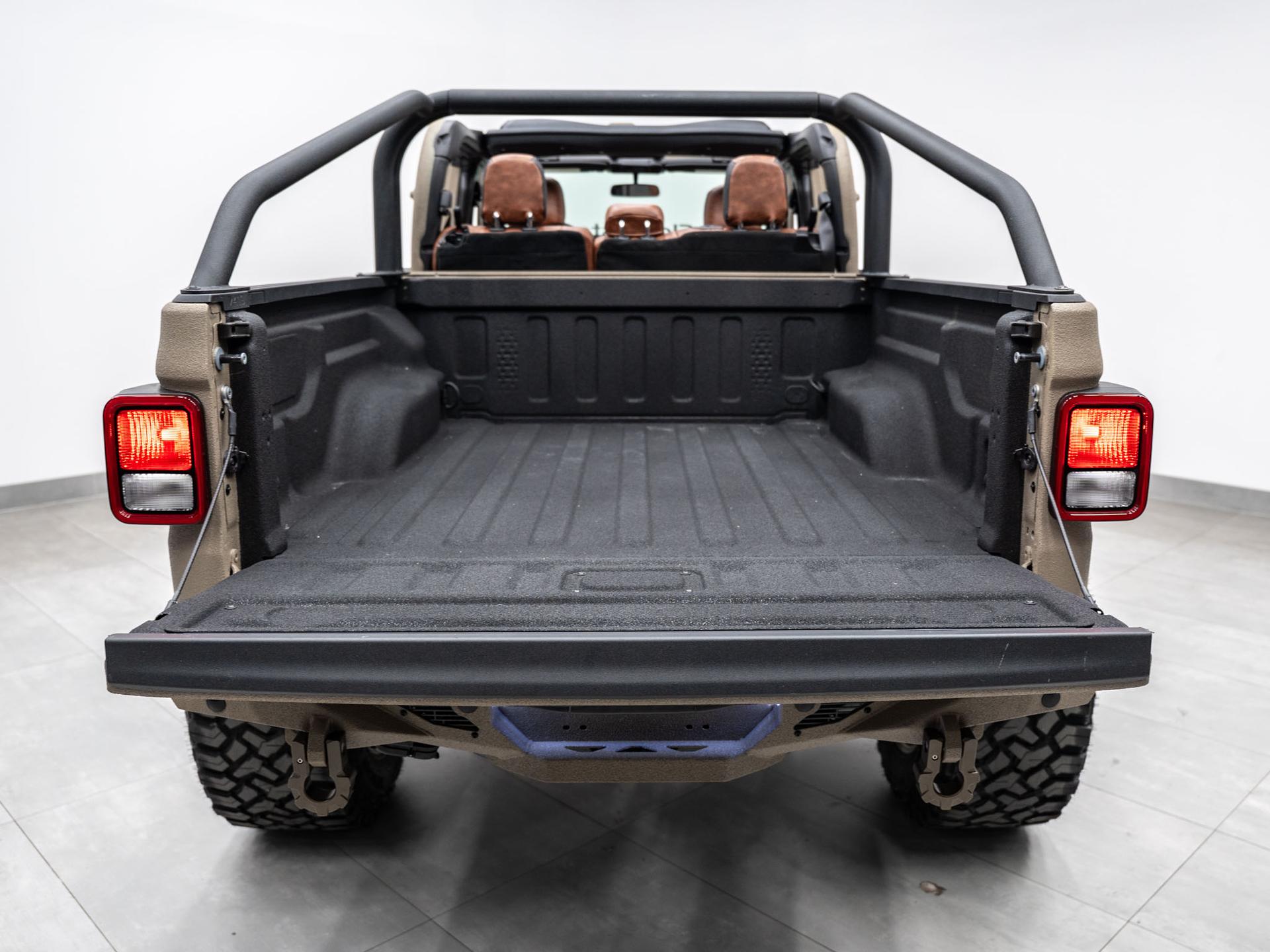 2026 JEEP GLADIATOR in BRIGHT WHITE CLEARCOAT, photo 25 of 59