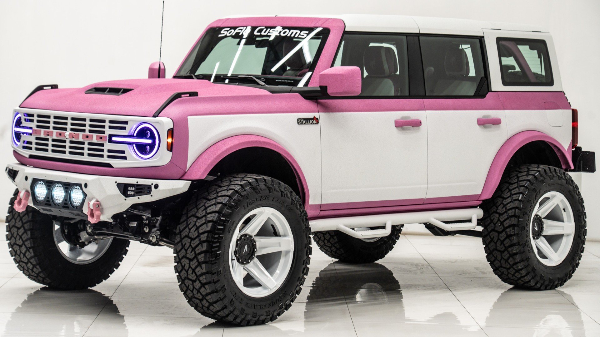 2025 FORD BRONCO in Pink, photo 1 of 55