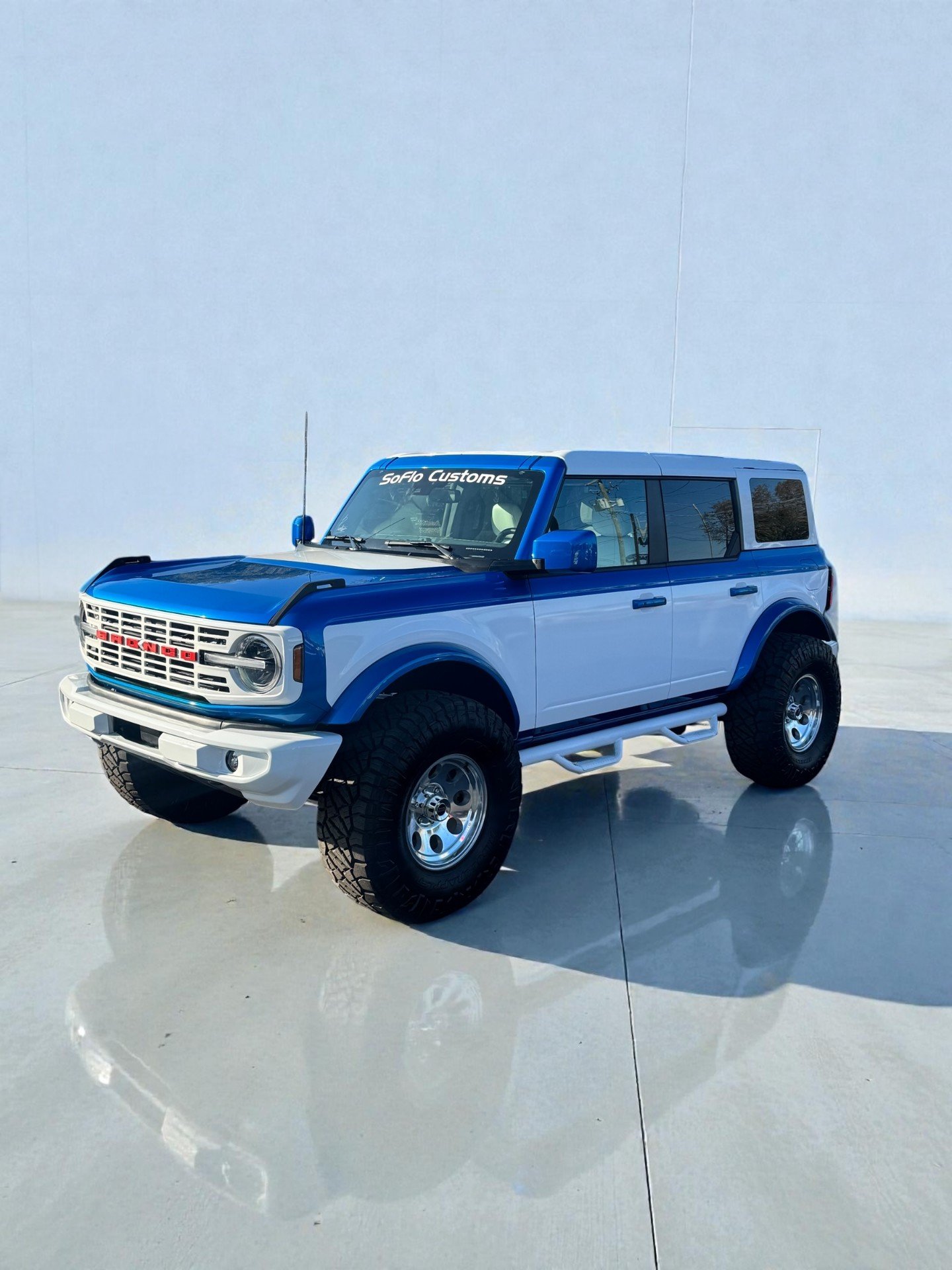 2023 FORD BRONCO in Blue, photo 1 of 47