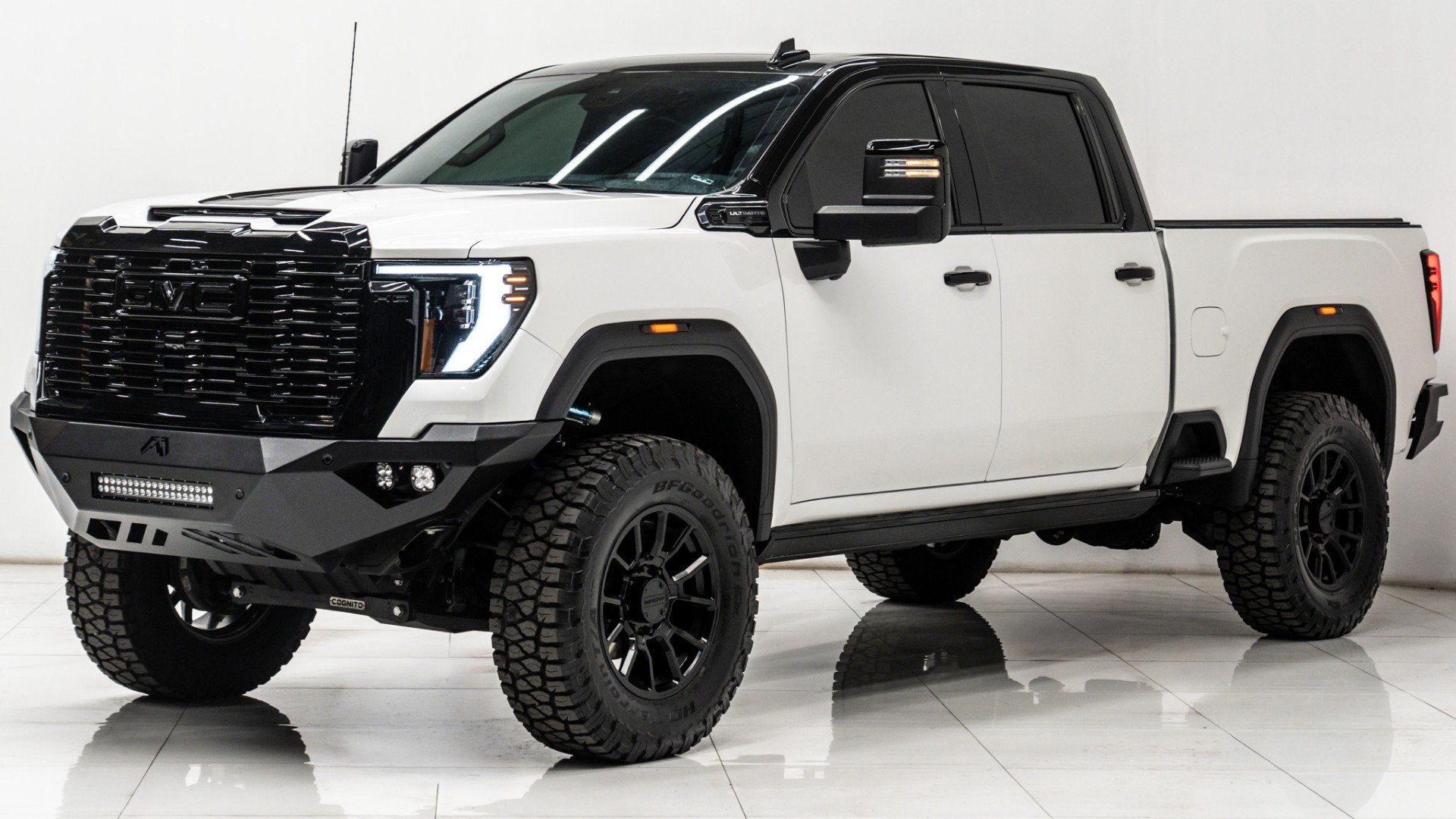 2025 GMC SIERRA 2500HD in White, photo 1 of 60