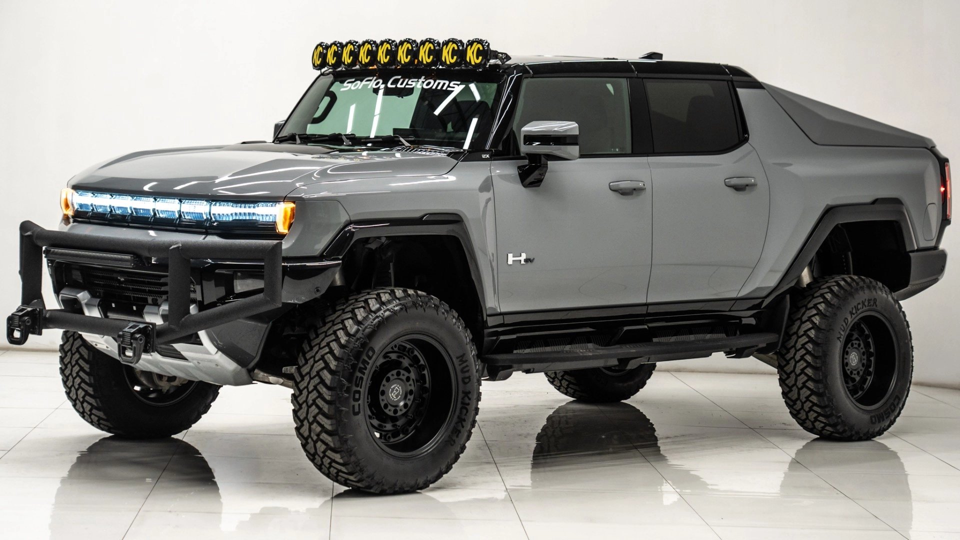 2024 GMC HUMMER EV PICKUP in Gray, photo 1 of 29