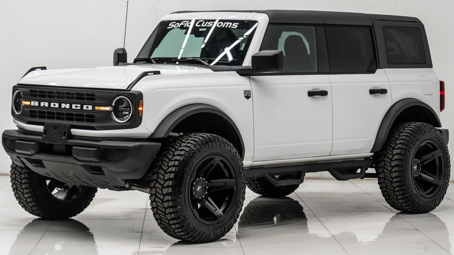 2025 FORD BRONCO in White, photo 1 of 50