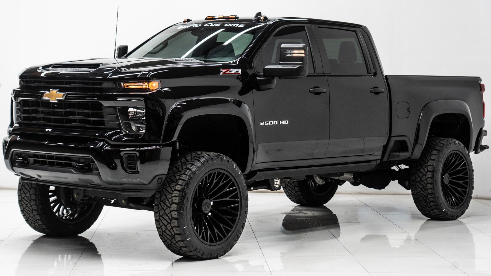 2024 CHEVROLET SILVERADO 2500HD in BLACK, photo 1 of 52