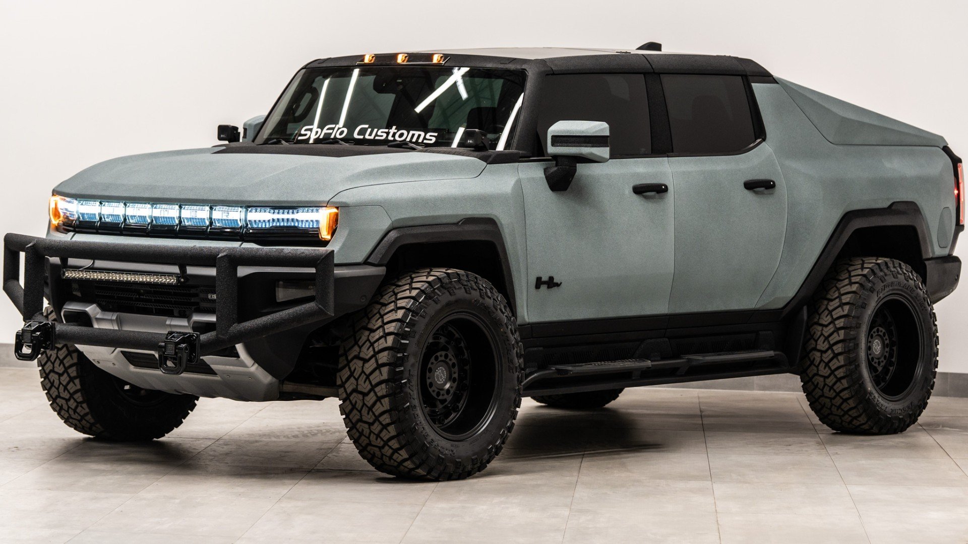 2022 GMC HUMMER EV in Gray, photo 1 of 60