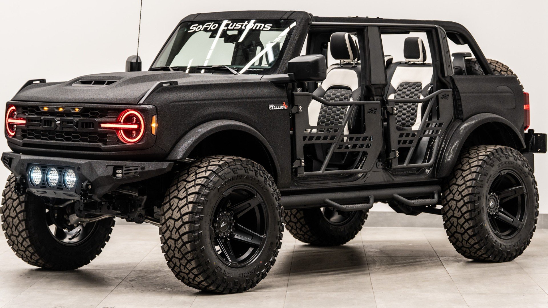 2025 FORD BRONCO in Black, photo 1 of 57