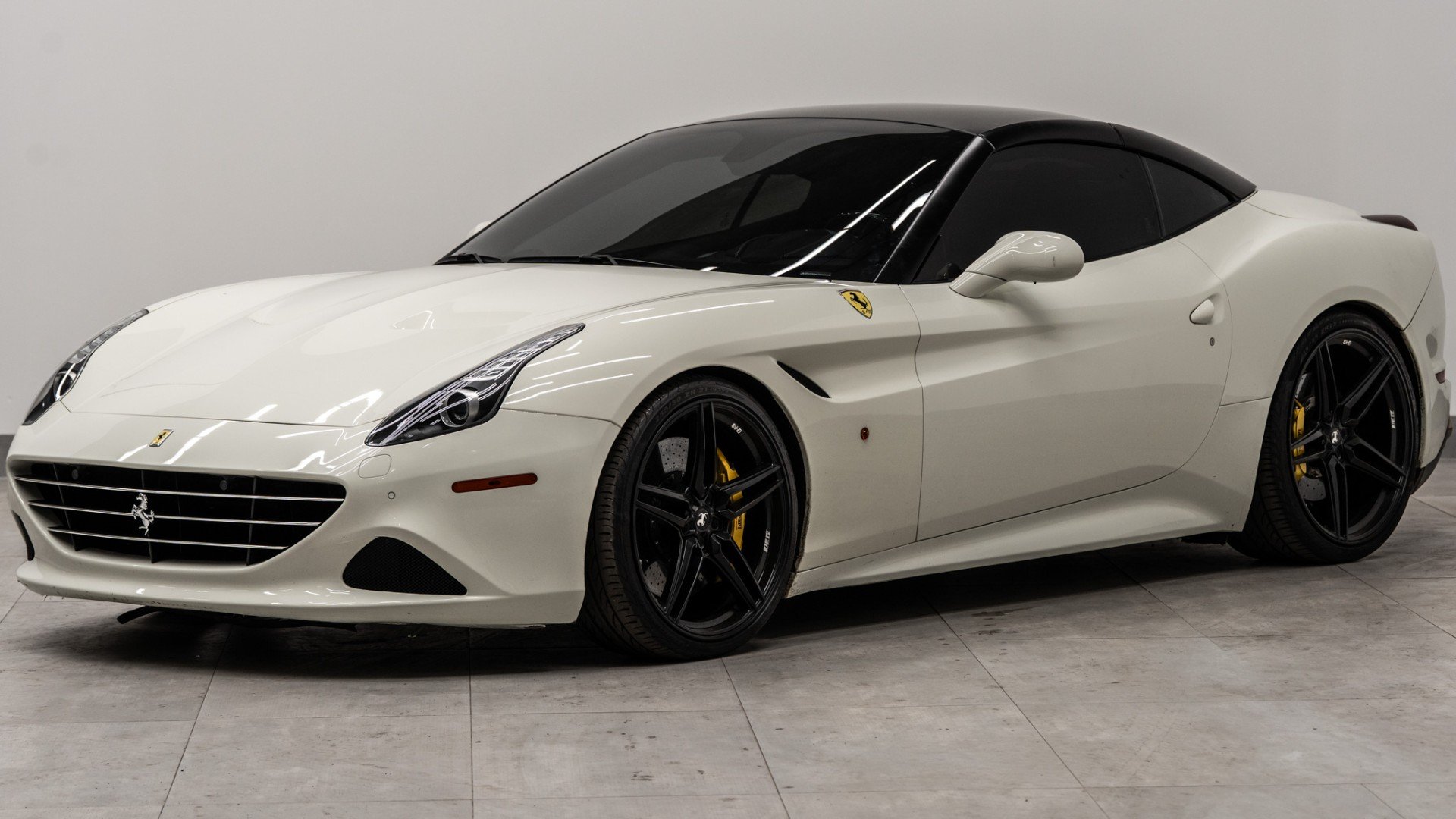 2018 FERRARI CALIFORNIA T in White, photo 1 of 42