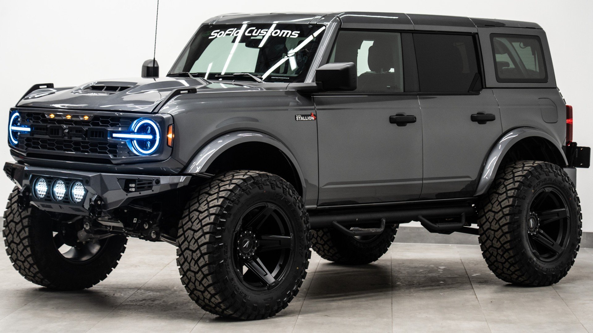 2024 FORD BRONCO in Carbonized Gray, photo 1 of 52