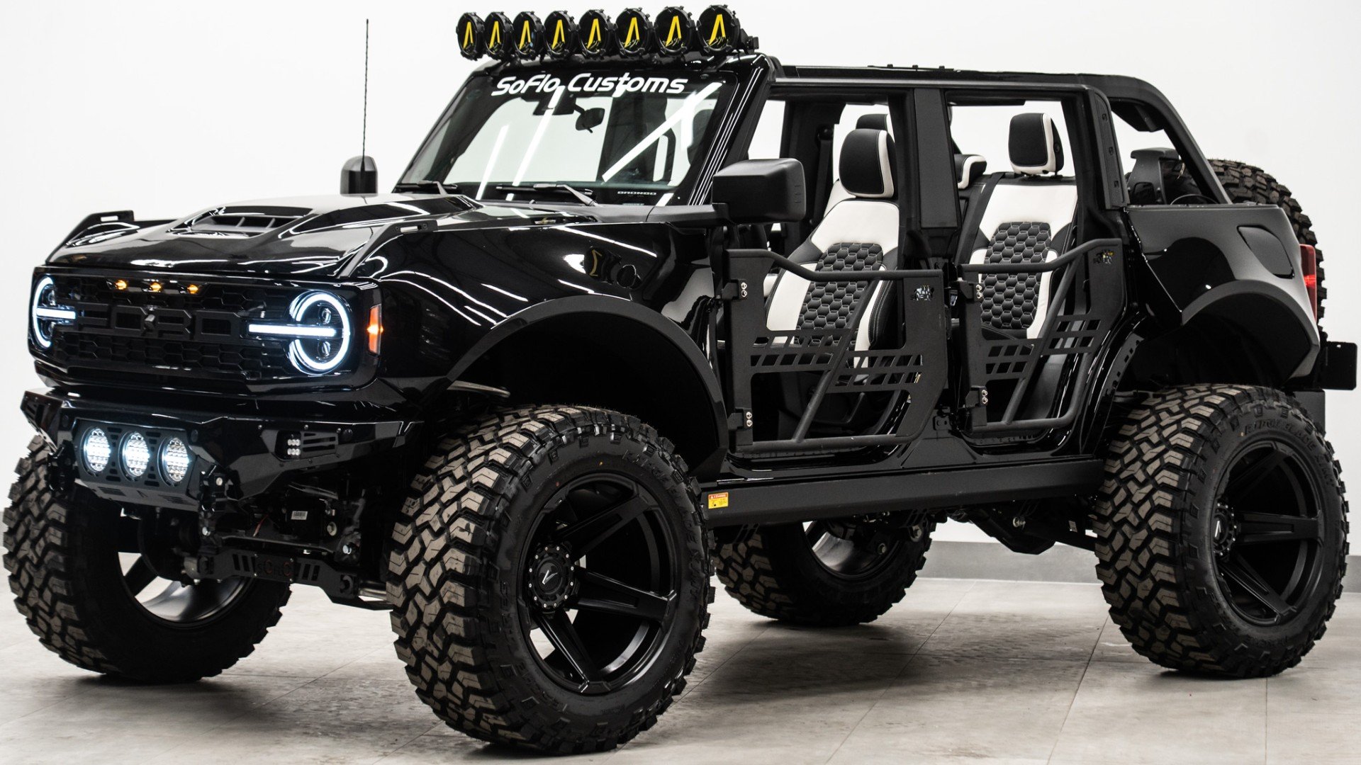 2025 FORD BRONCO in Black, photo 1 of 53