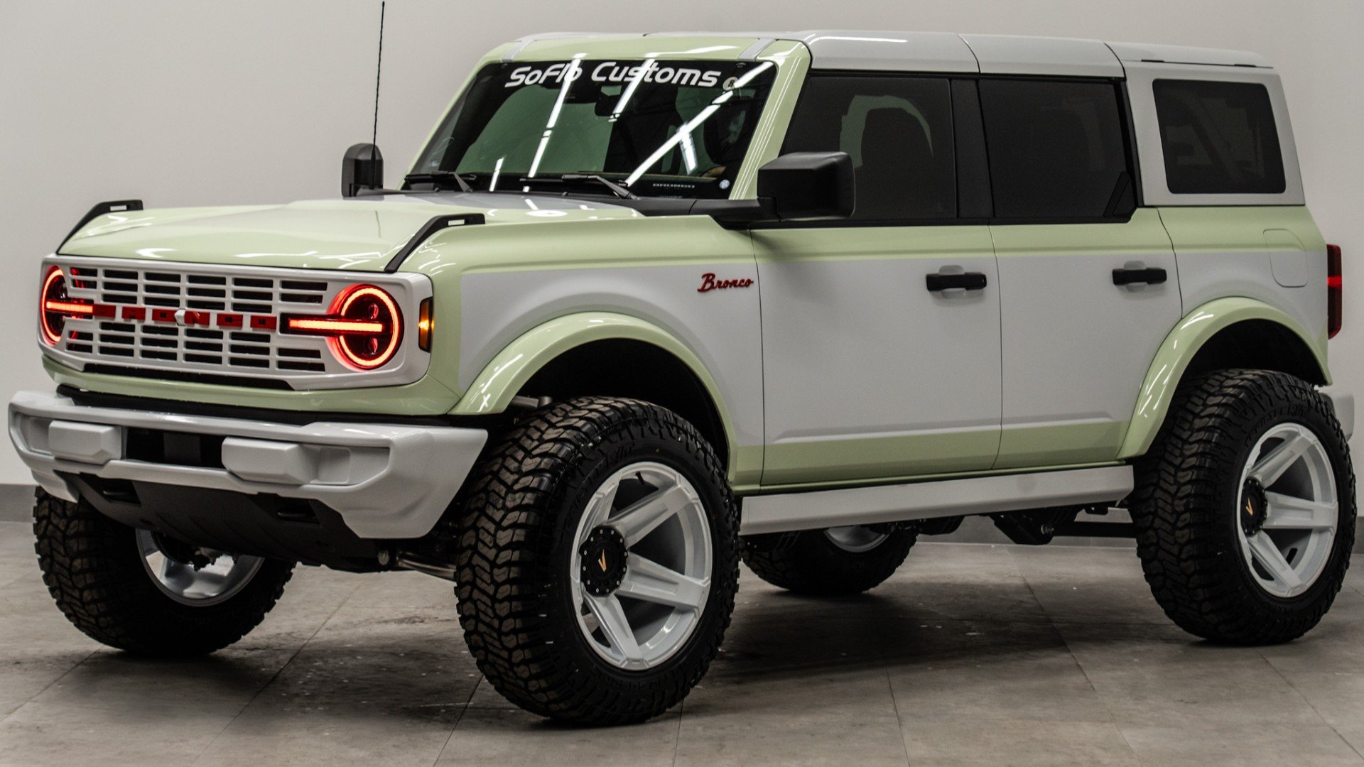 2025 FORD BRONCO in Green, photo 1 of 53