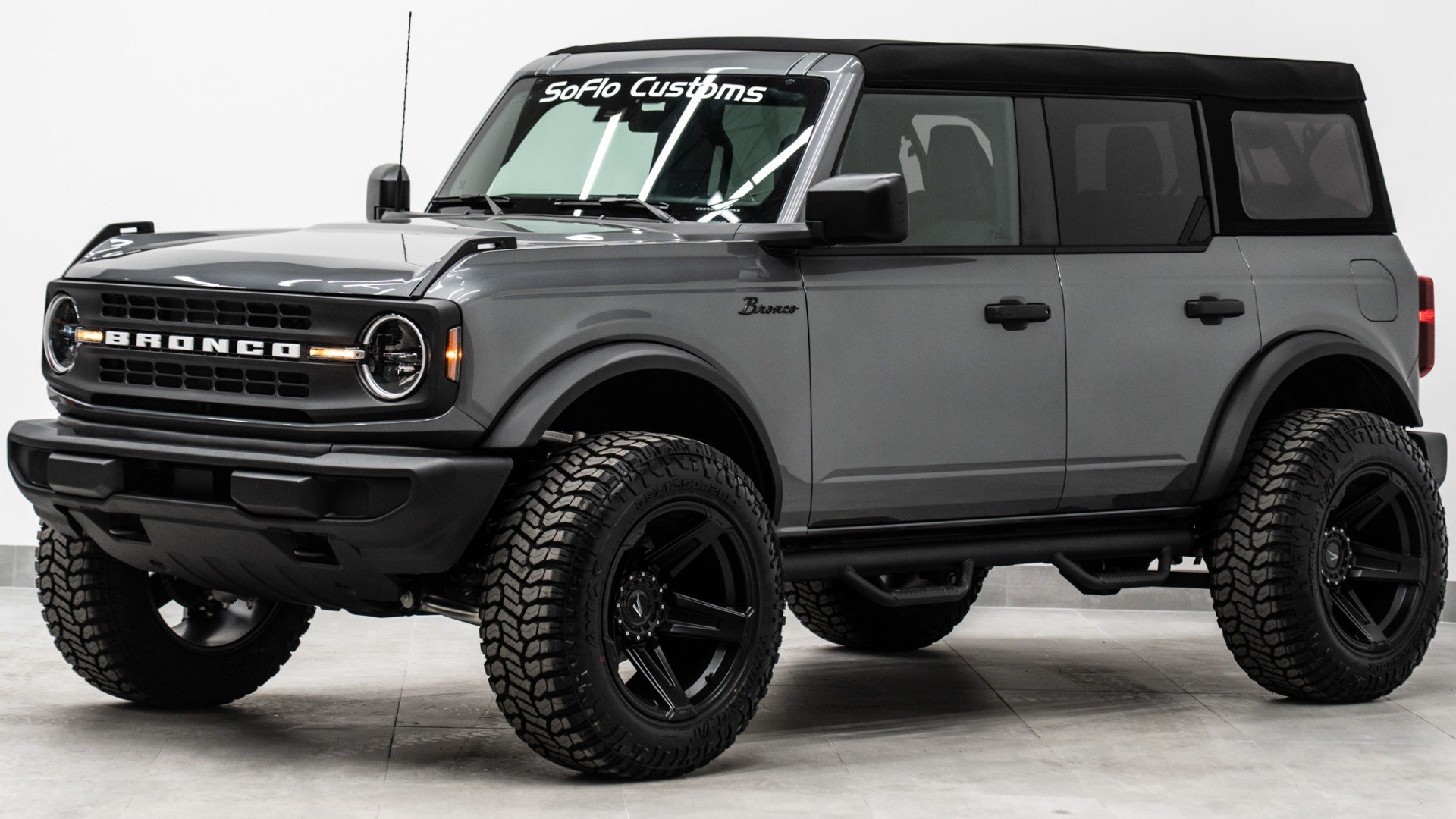 2025 FORD BRONCO in Carbonized Gray, photo 1 of 48