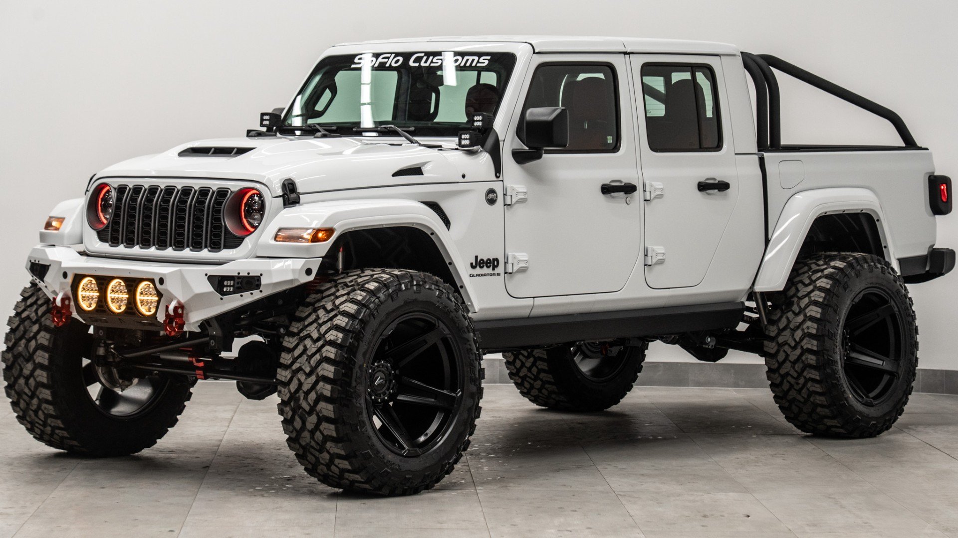 2025 JEEP GLADIATOR in BRIGHT WHITE CLEARCOAT, photo 1 of 59