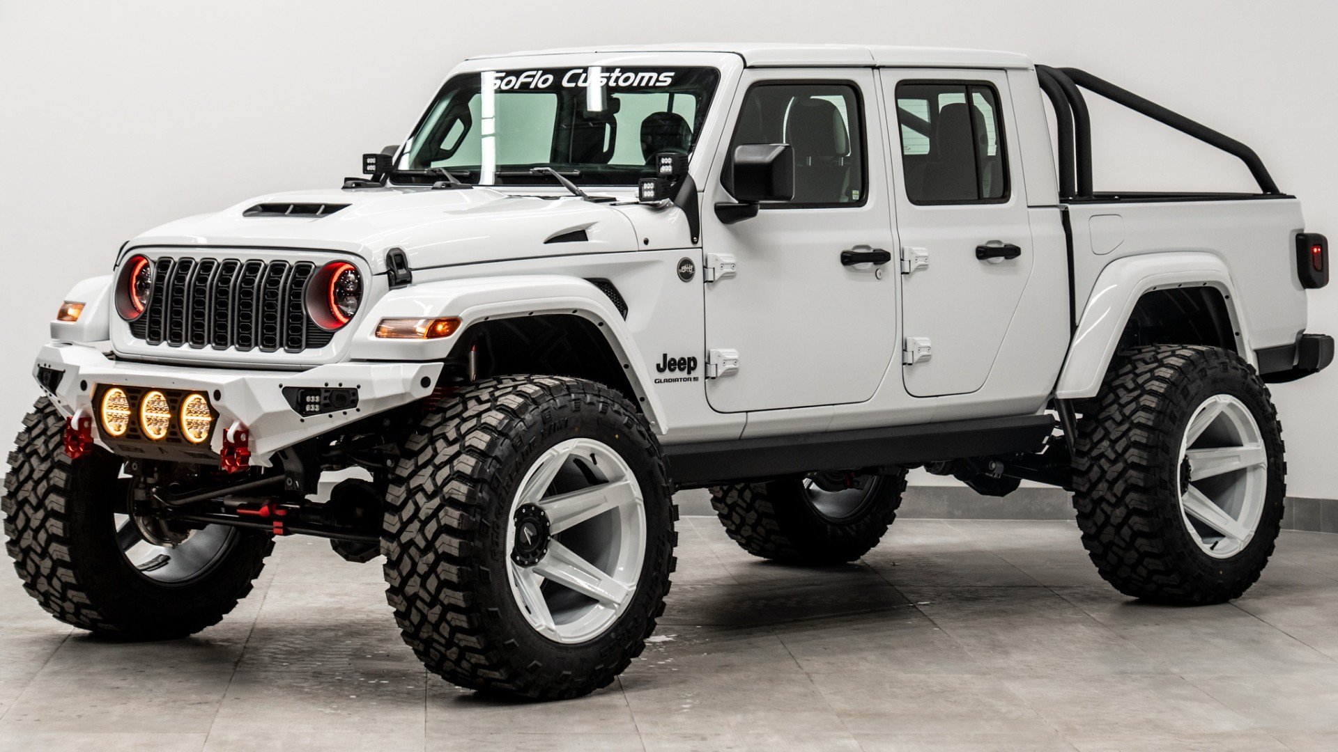 2025 JEEP GLADIATOR in BRIGHT WHITE CLEARCOAT, photo 1 of 53