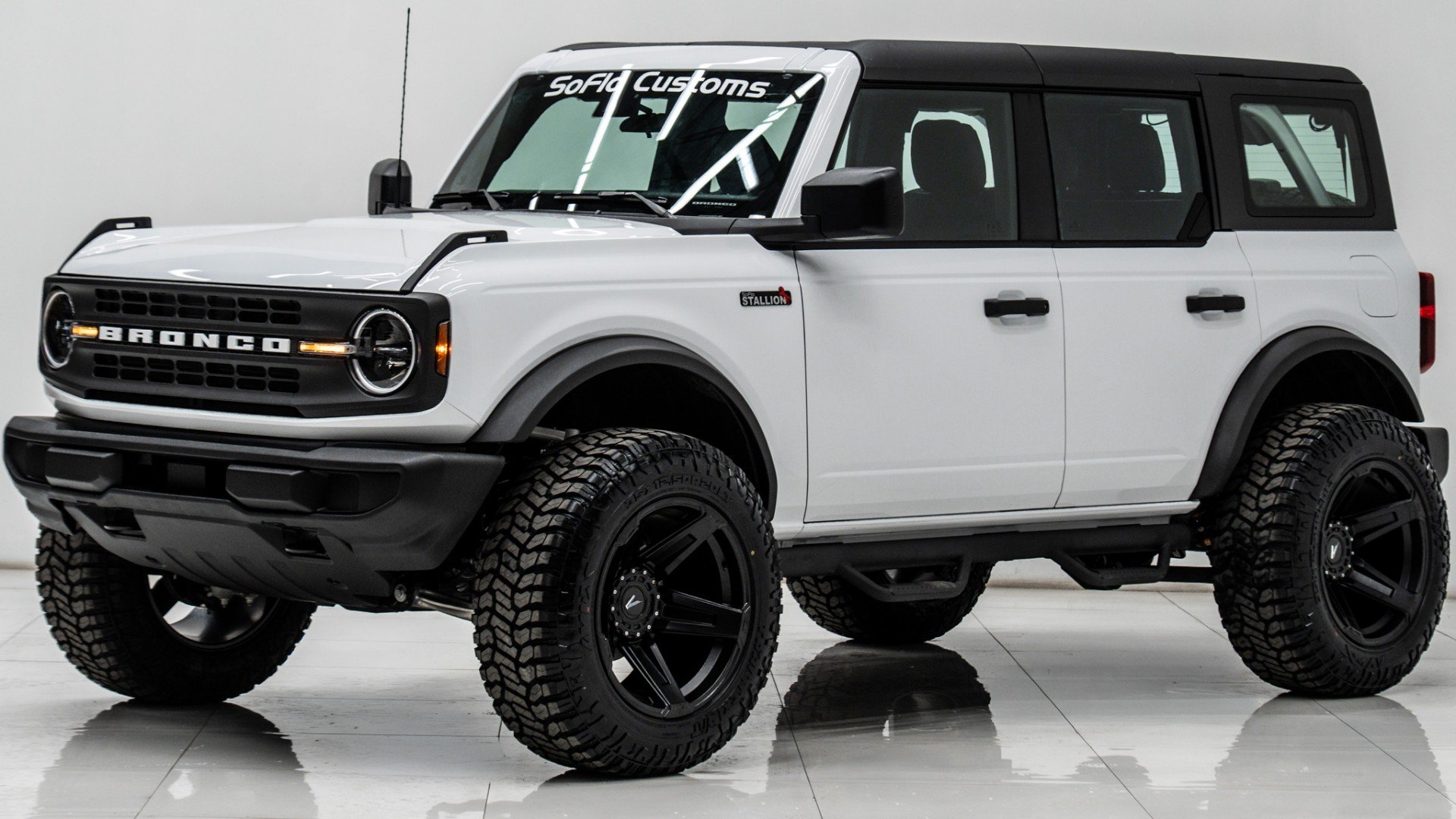 2025 FORD BRONCO in White, photo 1 of 43
